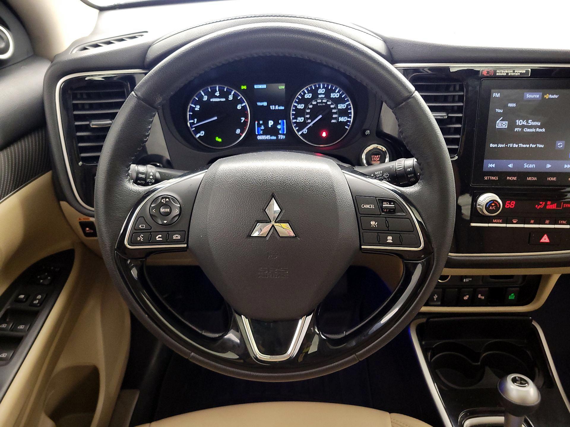 Thumbnail: 2020 Mitsubishi Outlander - 10