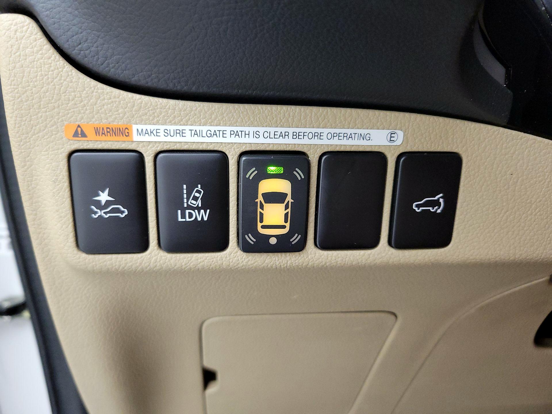 Thumbnail: 2020 Mitsubishi Outlander - 13