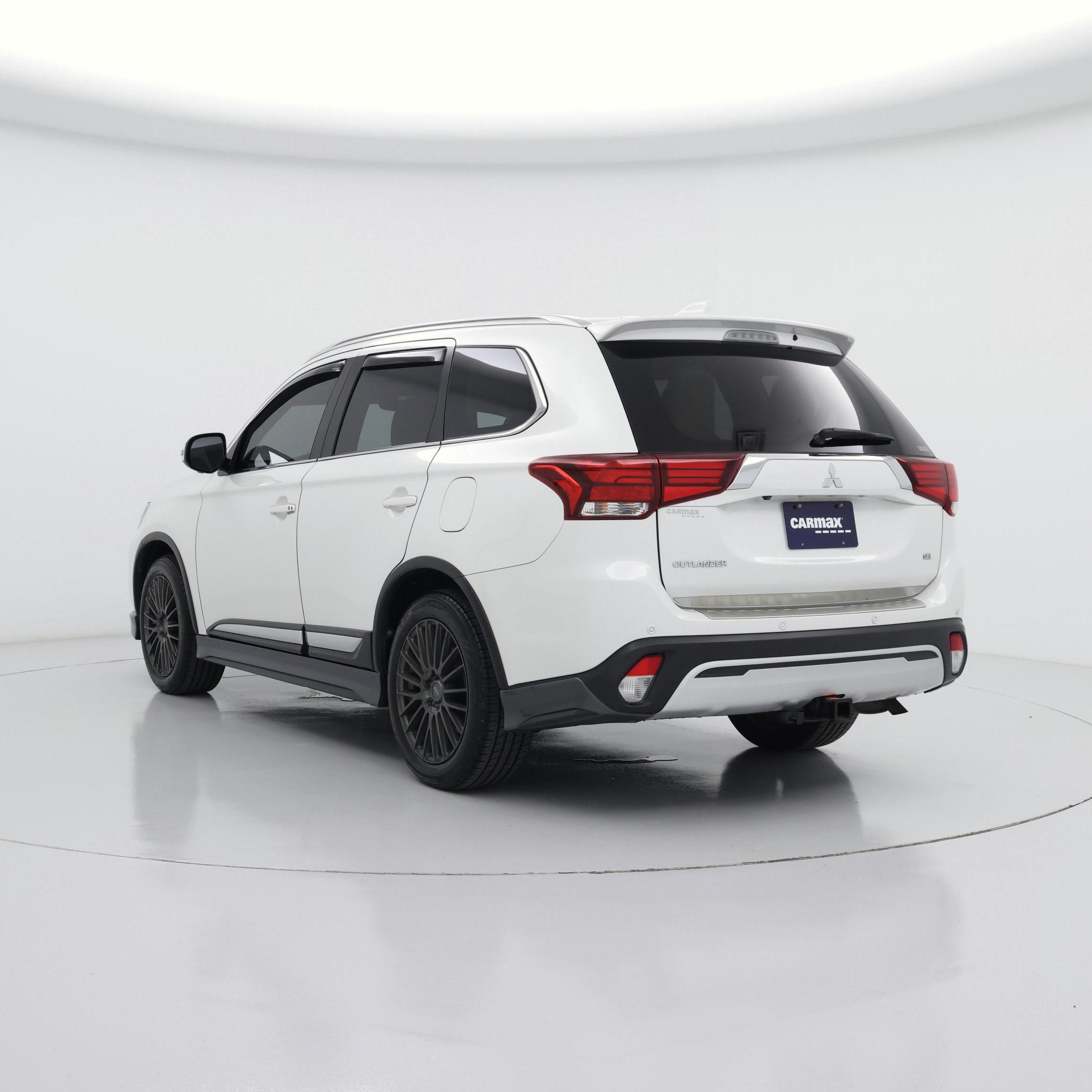 Thumbnail: 2020 Mitsubishi Outlander - 2