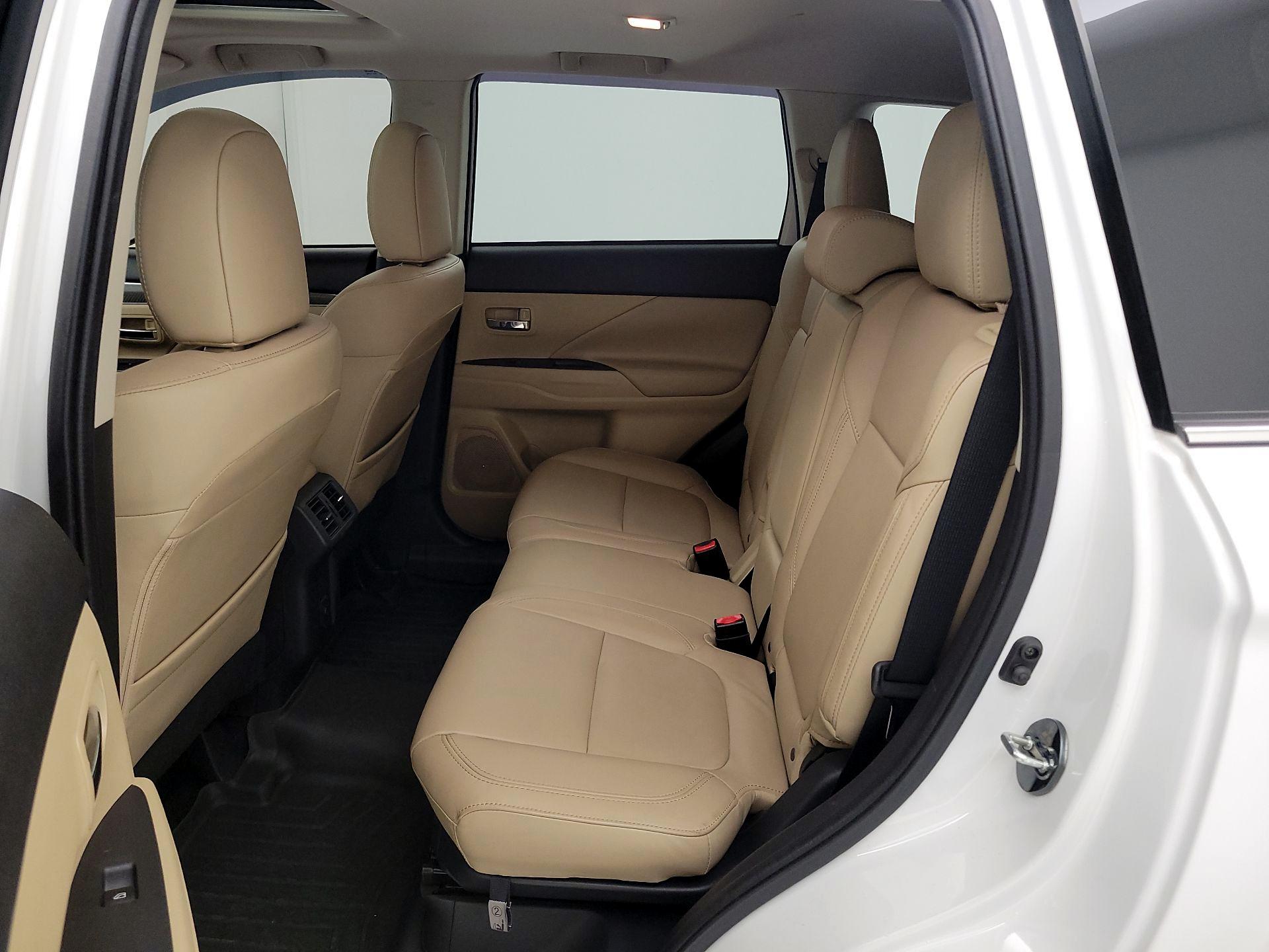 Thumbnail: 2020 Mitsubishi Outlander - 20