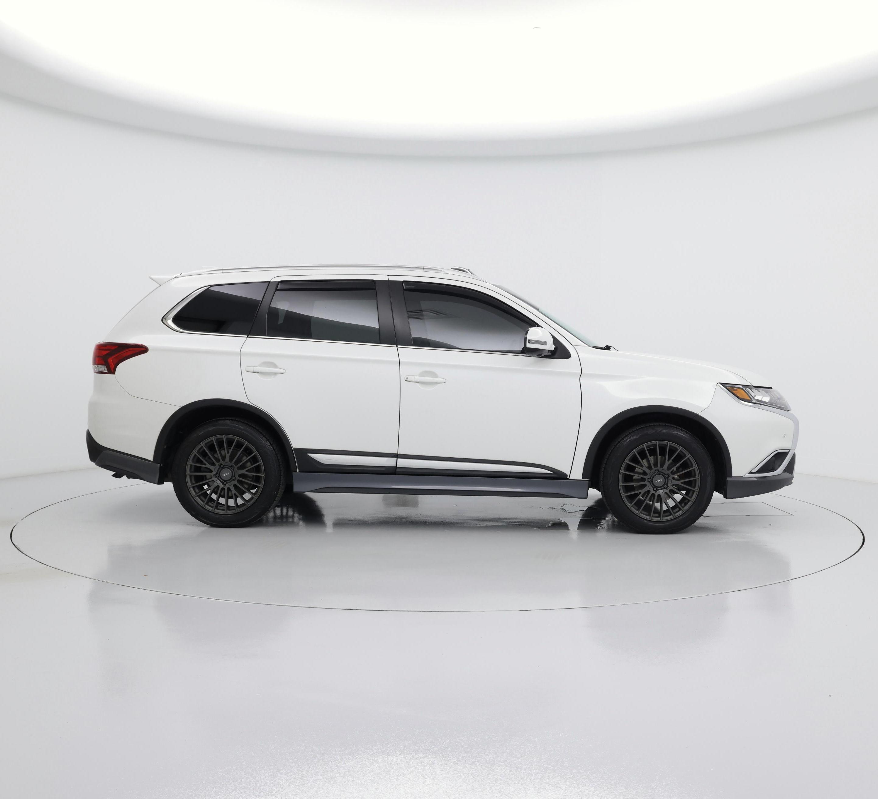 Thumbnail: 2020 Mitsubishi Outlander - 7