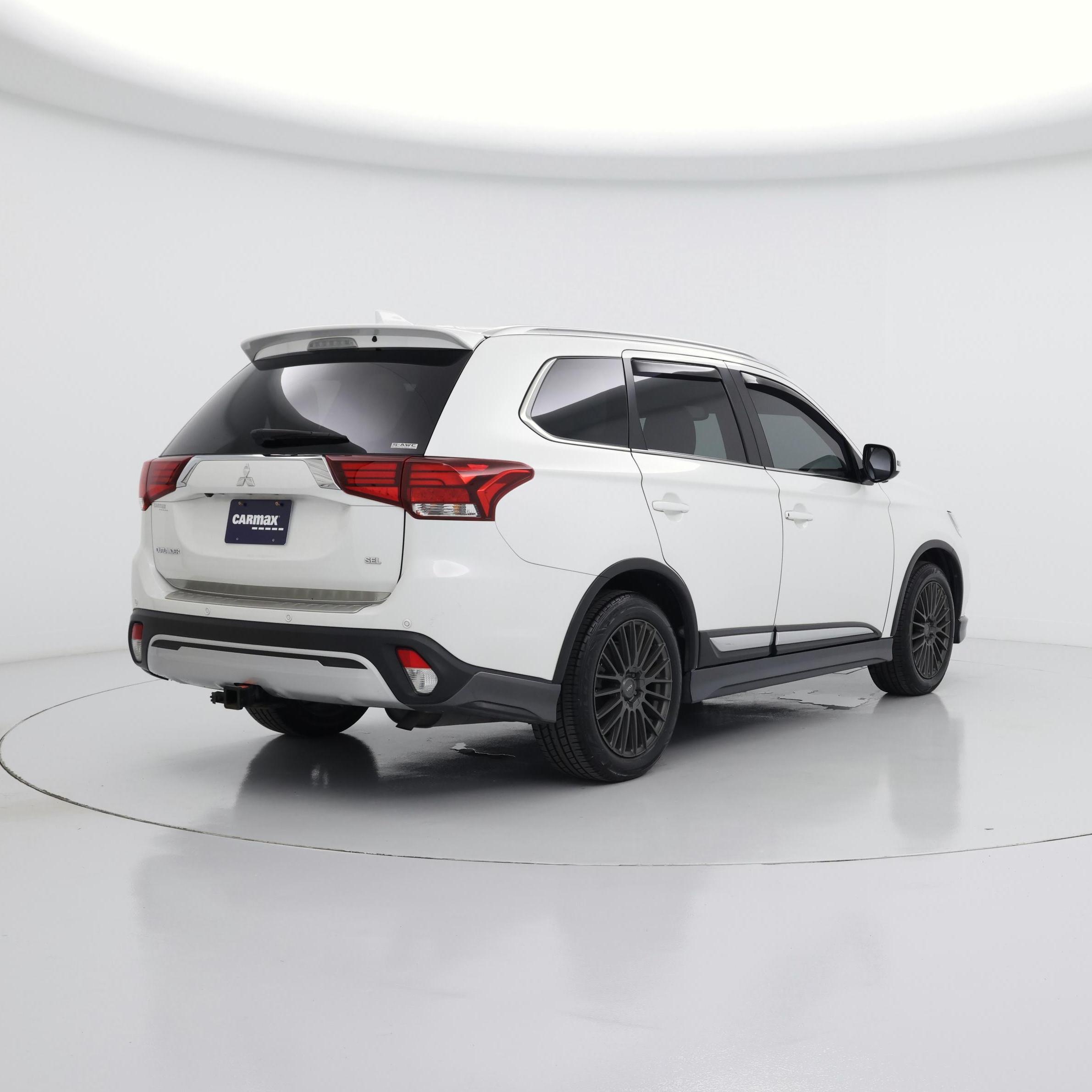 Thumbnail: 2020 Mitsubishi Outlander - 8