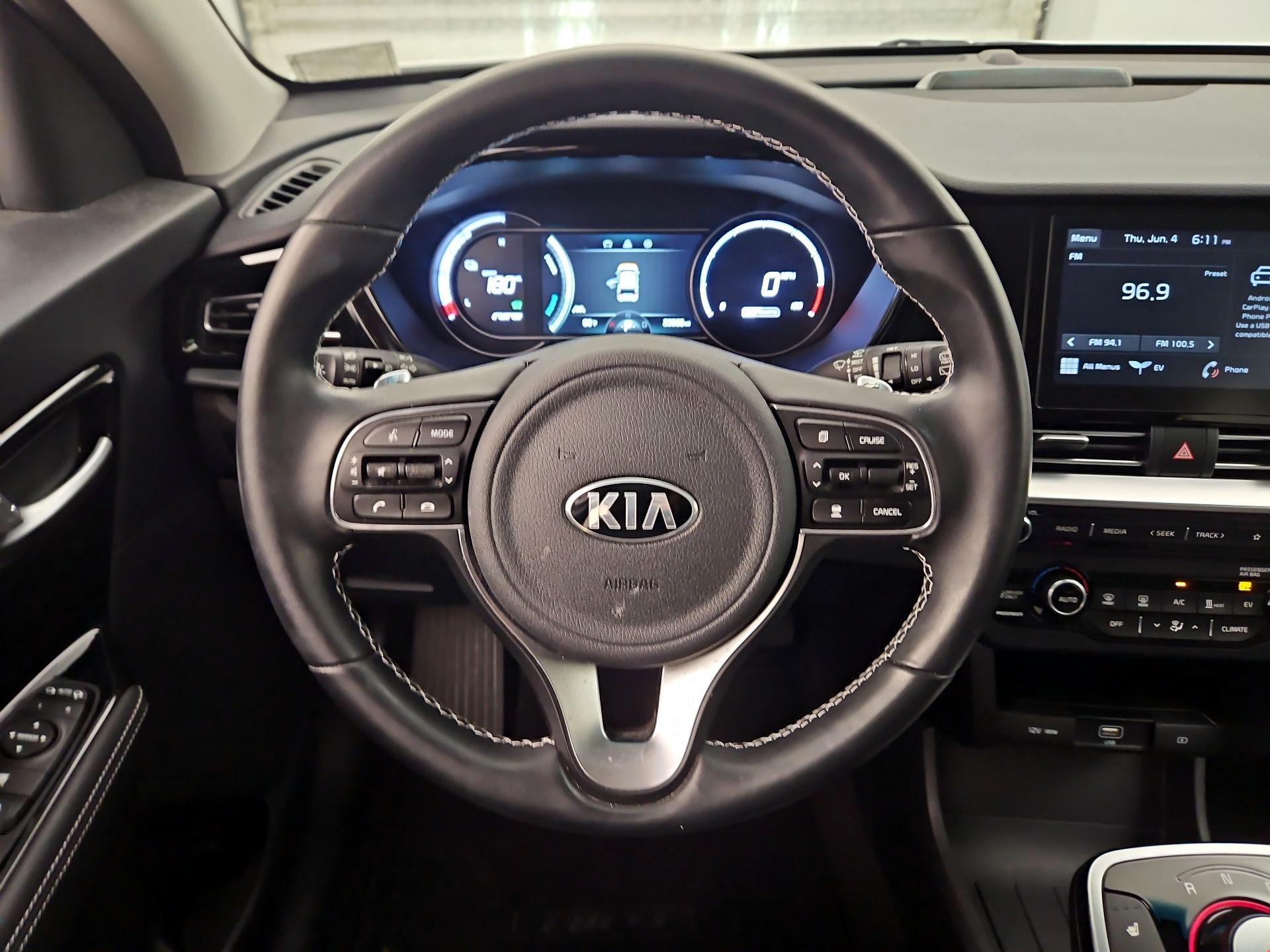 Thumbnail: 2020 Kia Niro - 10