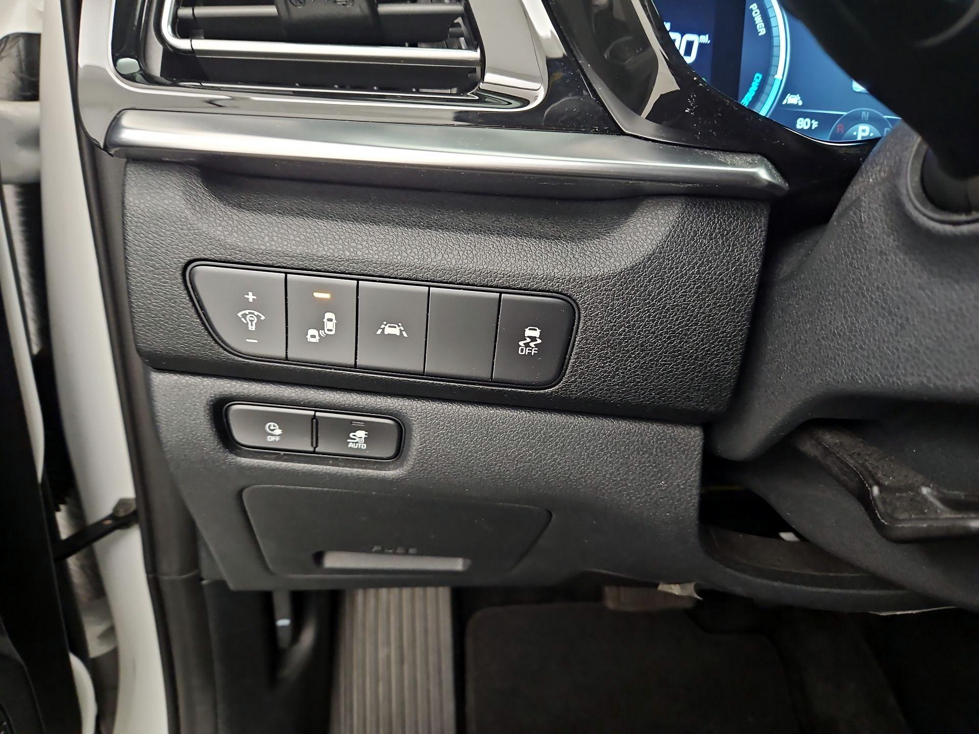 Thumbnail: 2020 Kia Niro - 13