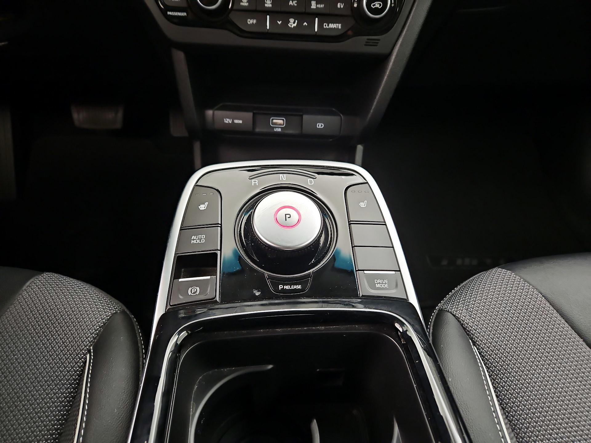 Thumbnail: 2020 Kia Niro - 17