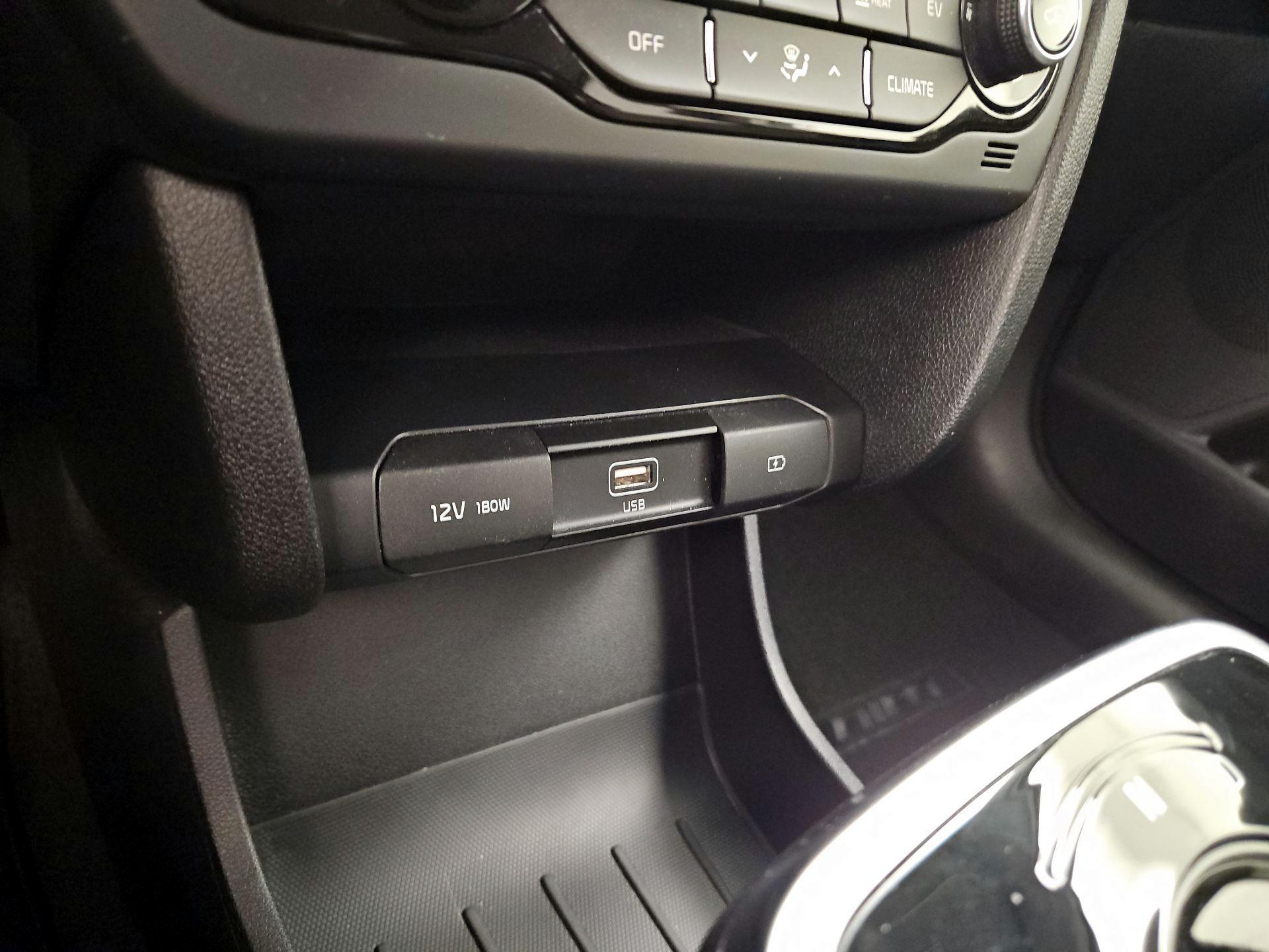 Thumbnail: 2020 Kia Niro - 18