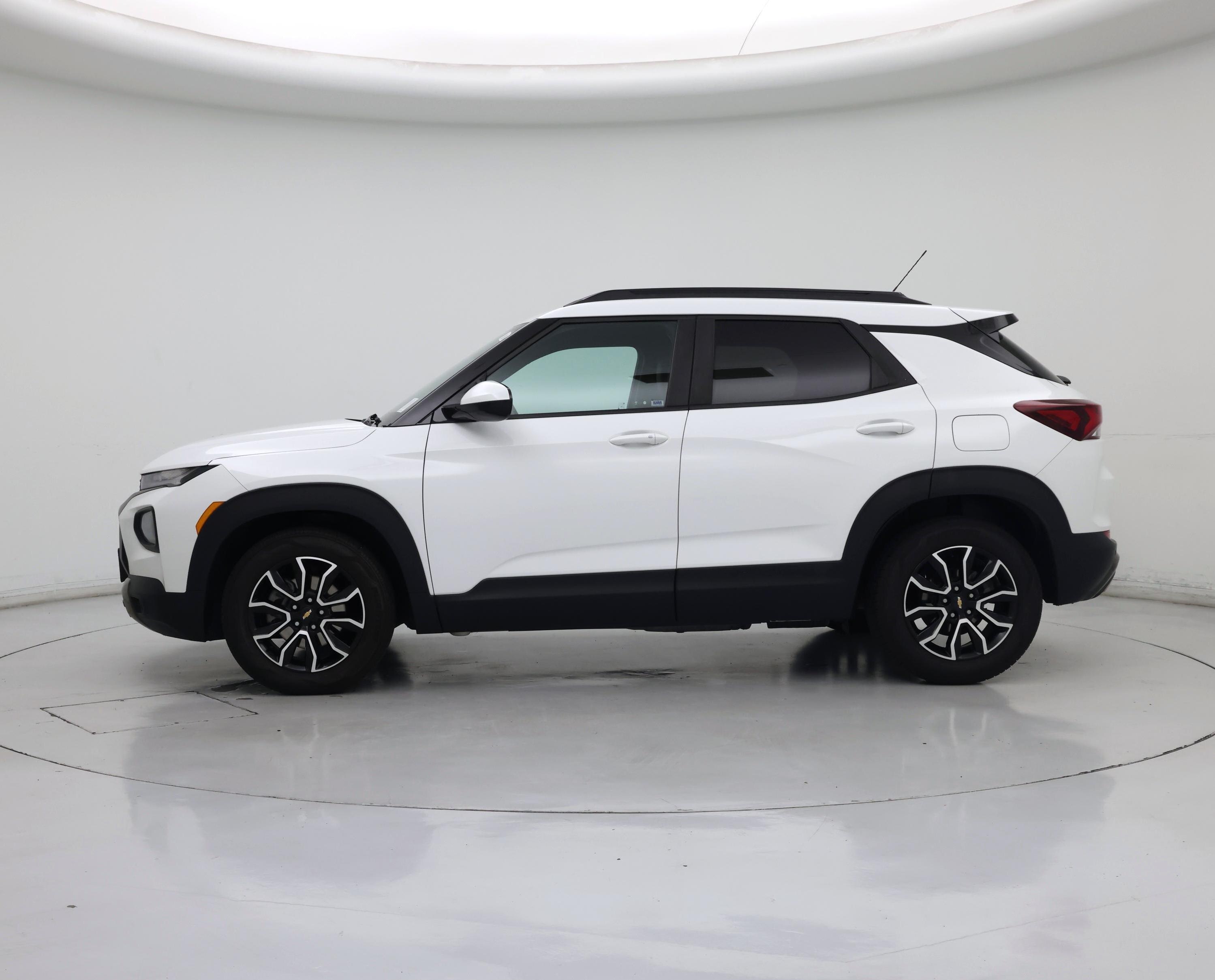 Thumbnail: 2021 Chevrolet TrailBlazer - 3