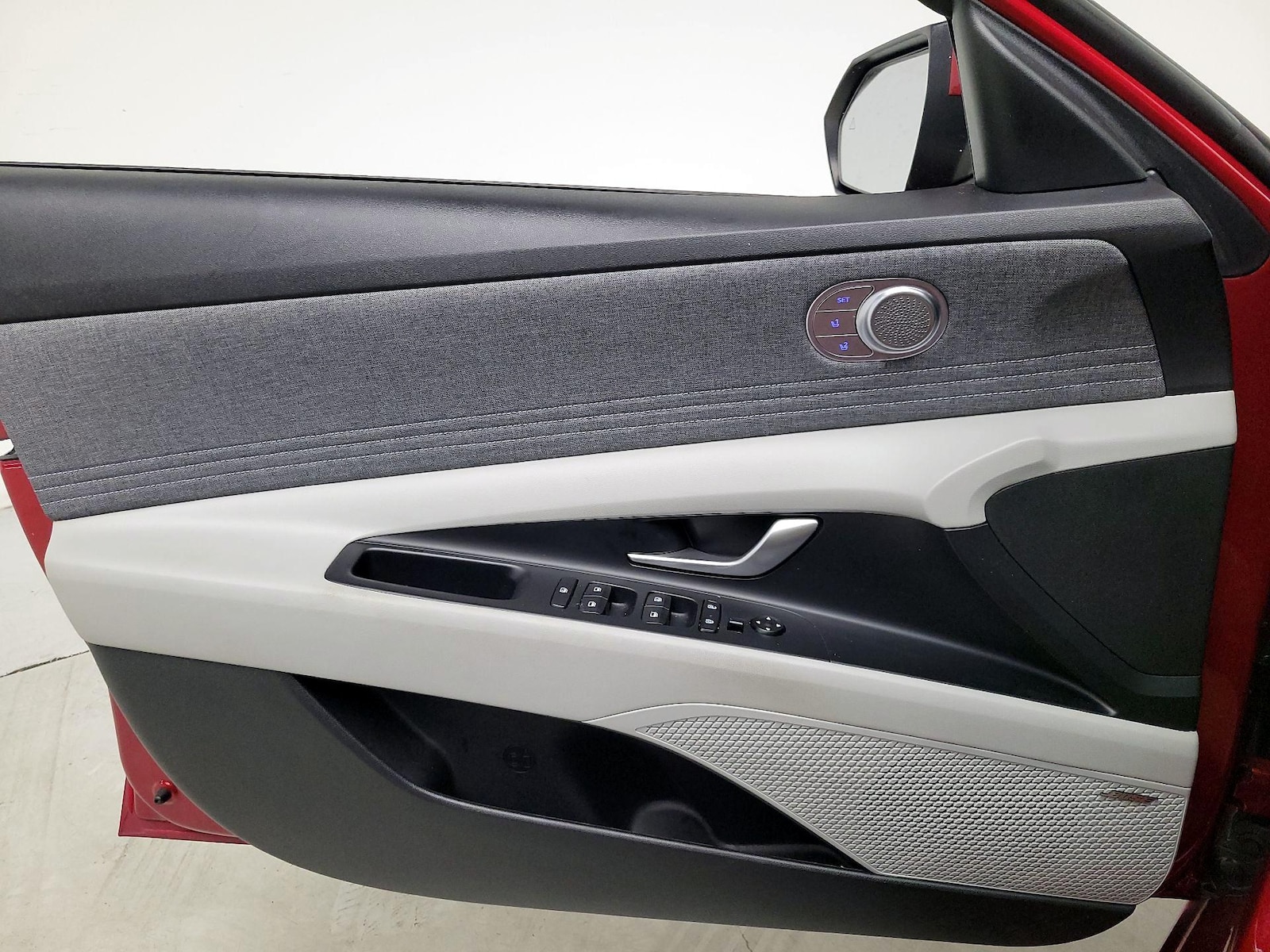 2023 Hyundai Elantra Limited - Photo 13