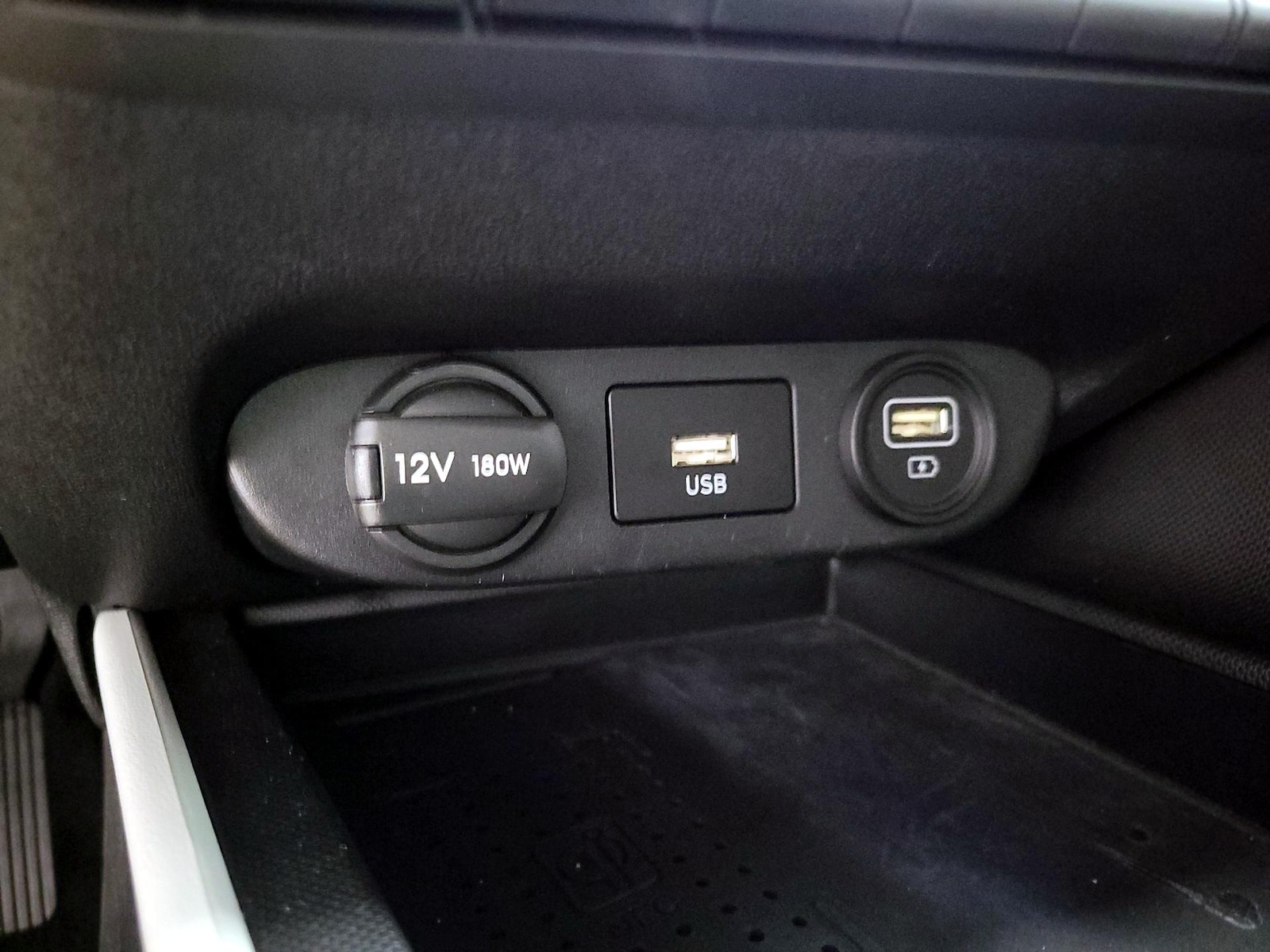 2023 Hyundai Elantra Limited - Photo 20