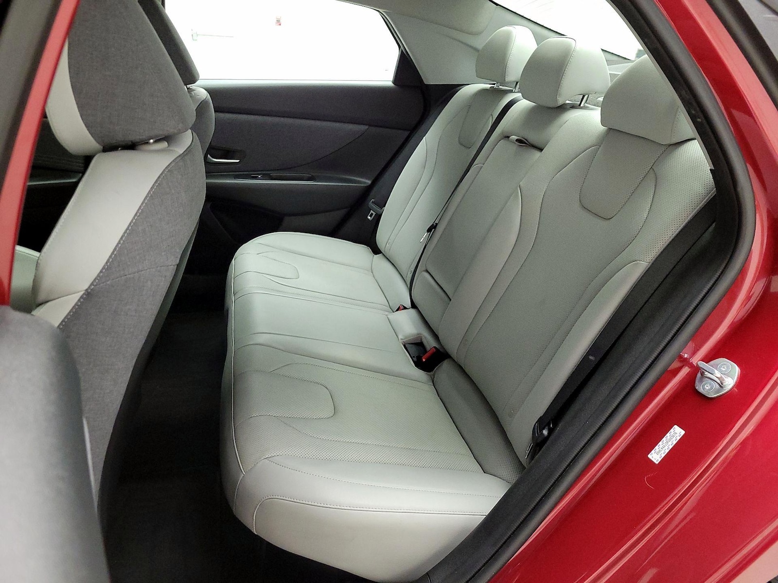 2023 Hyundai Elantra Limited - Photo 22