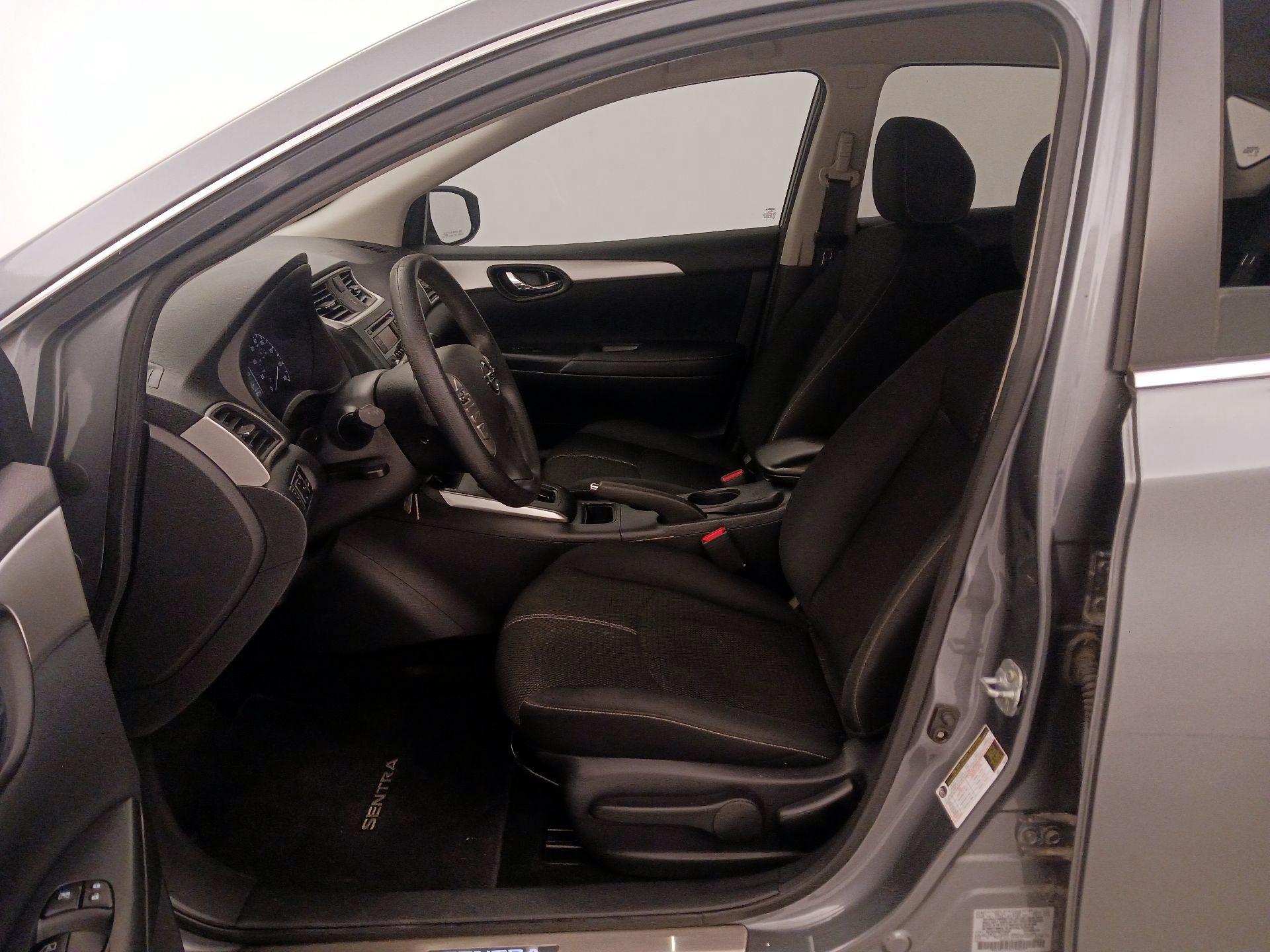Thumbnail: 2016 Nissan Sentra - 11