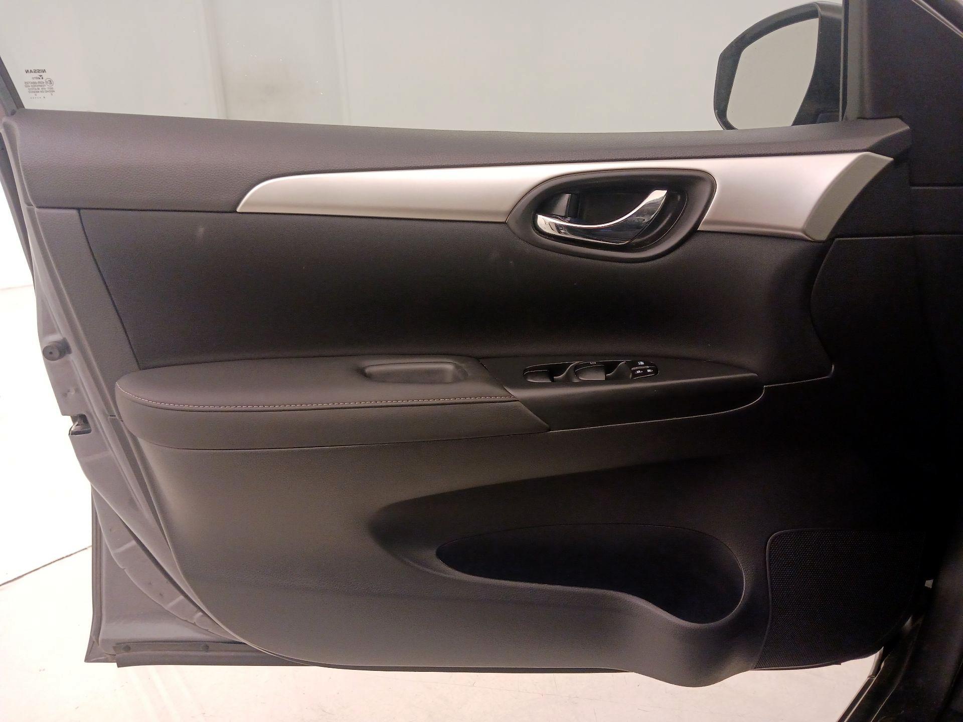 Thumbnail: 2016 Nissan Sentra - 12