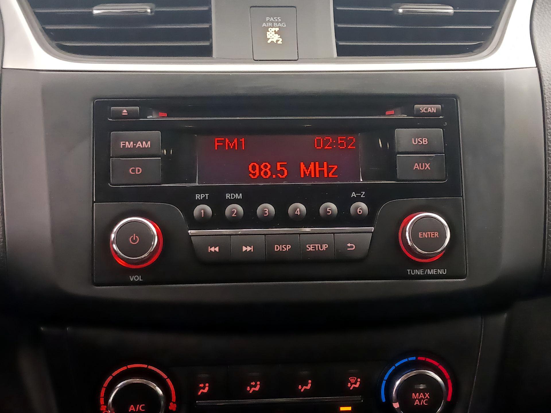 Thumbnail: 2016 Nissan Sentra - 14