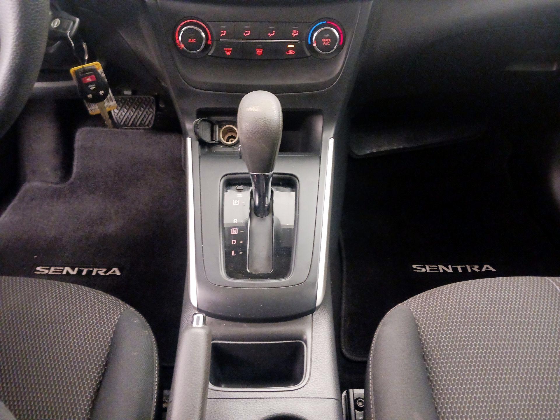 Thumbnail: 2016 Nissan Sentra - 16