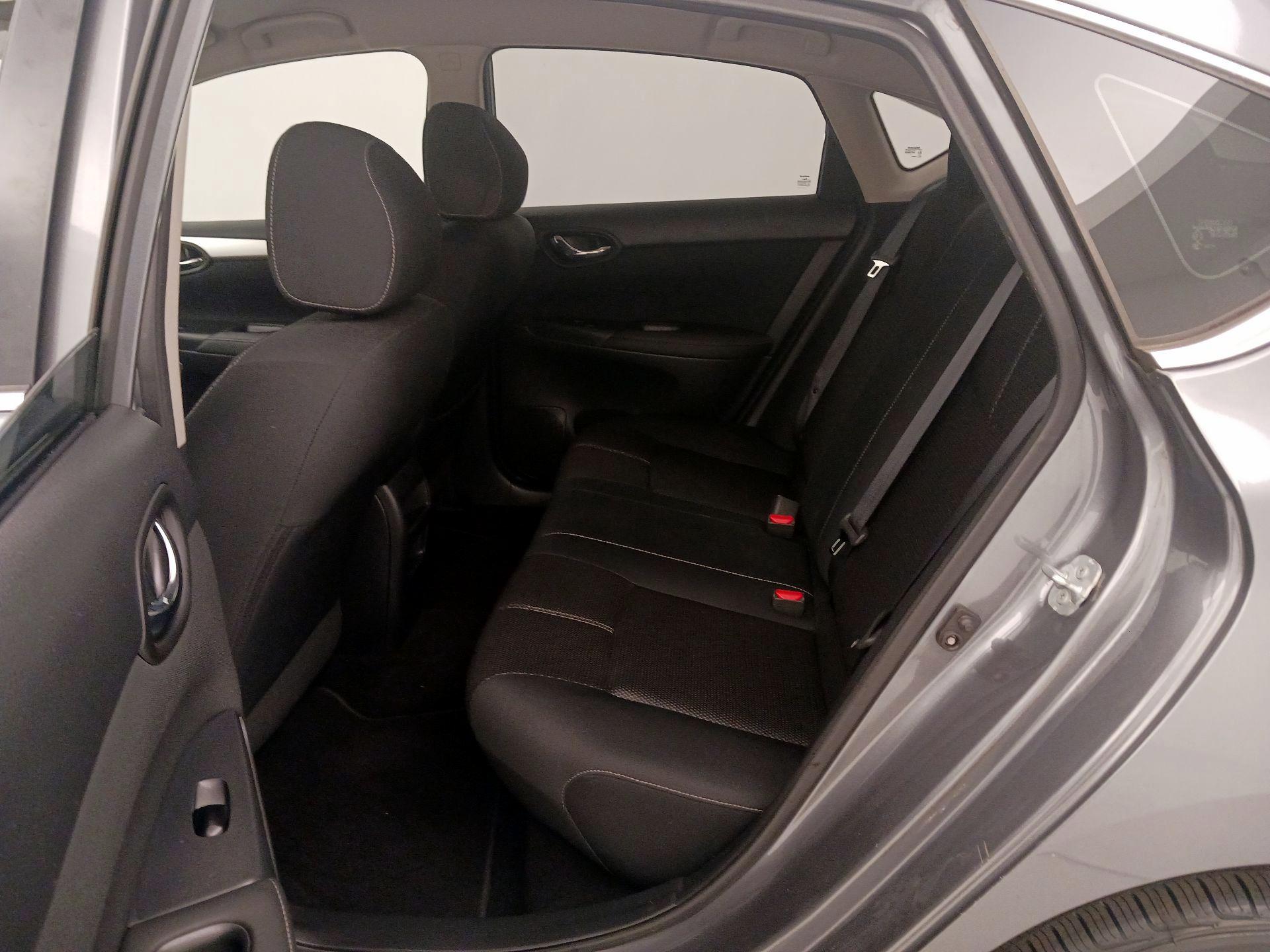 Thumbnail: 2016 Nissan Sentra - 18