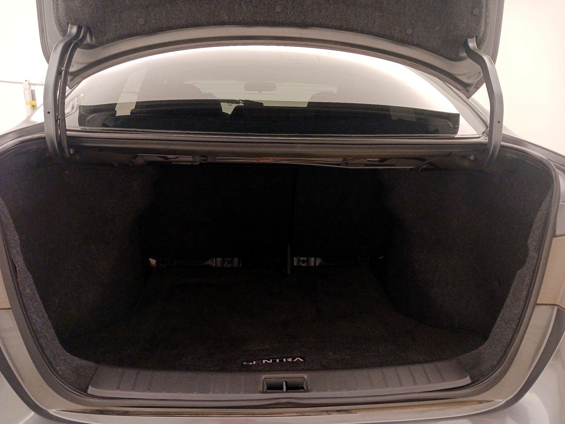 Thumbnail: 2016 Nissan Sentra - 19