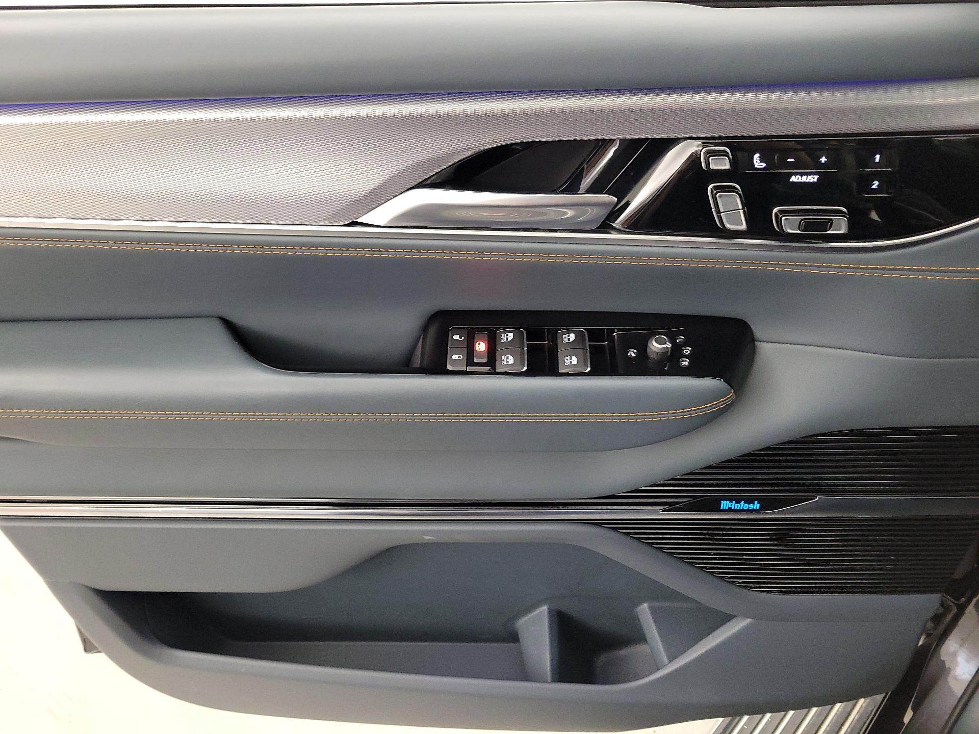 Thumbnail: 2022 Jeep Grand Wagoneer - 12