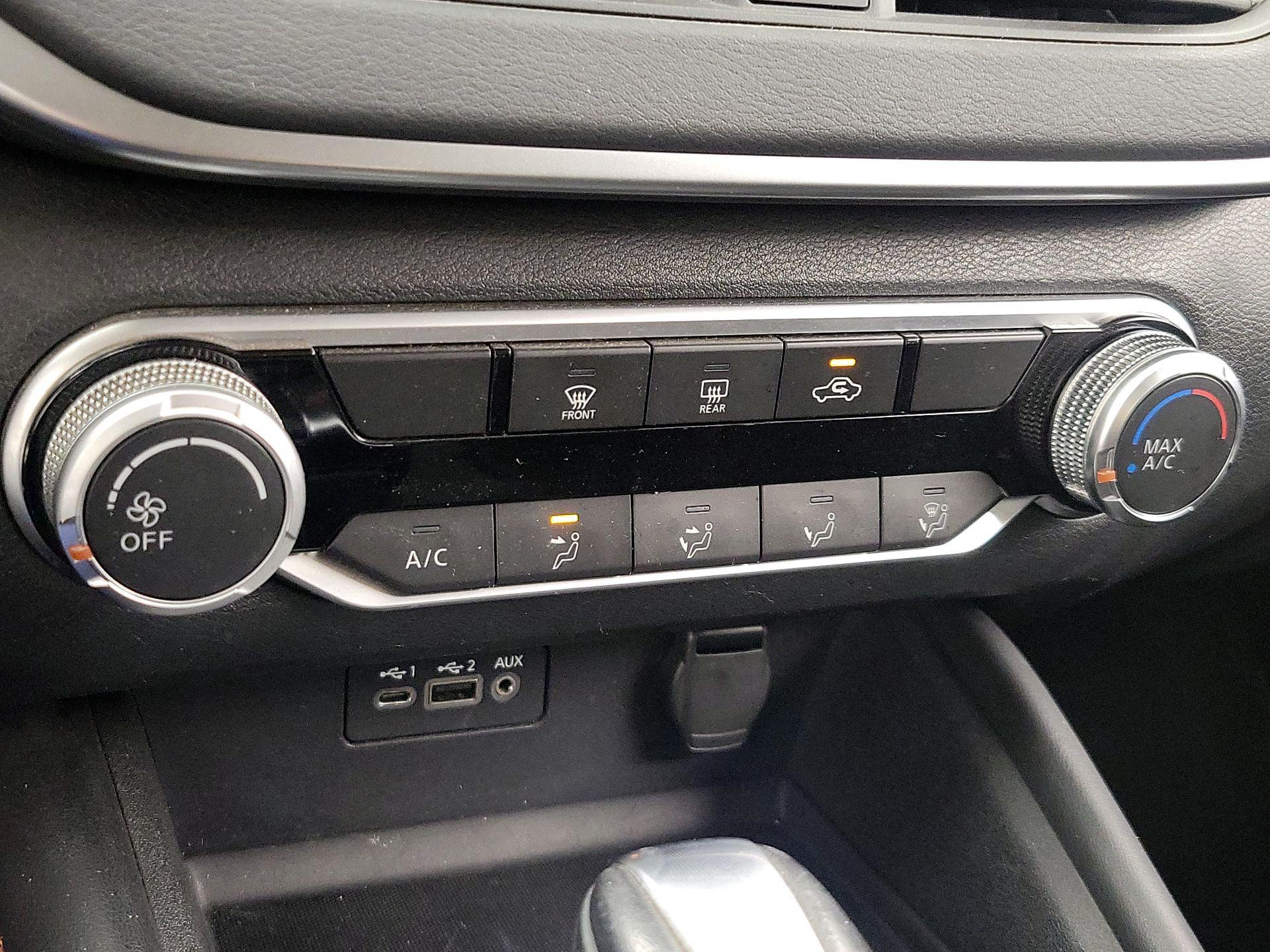 Thumbnail: 2019 Nissan Altima - 16