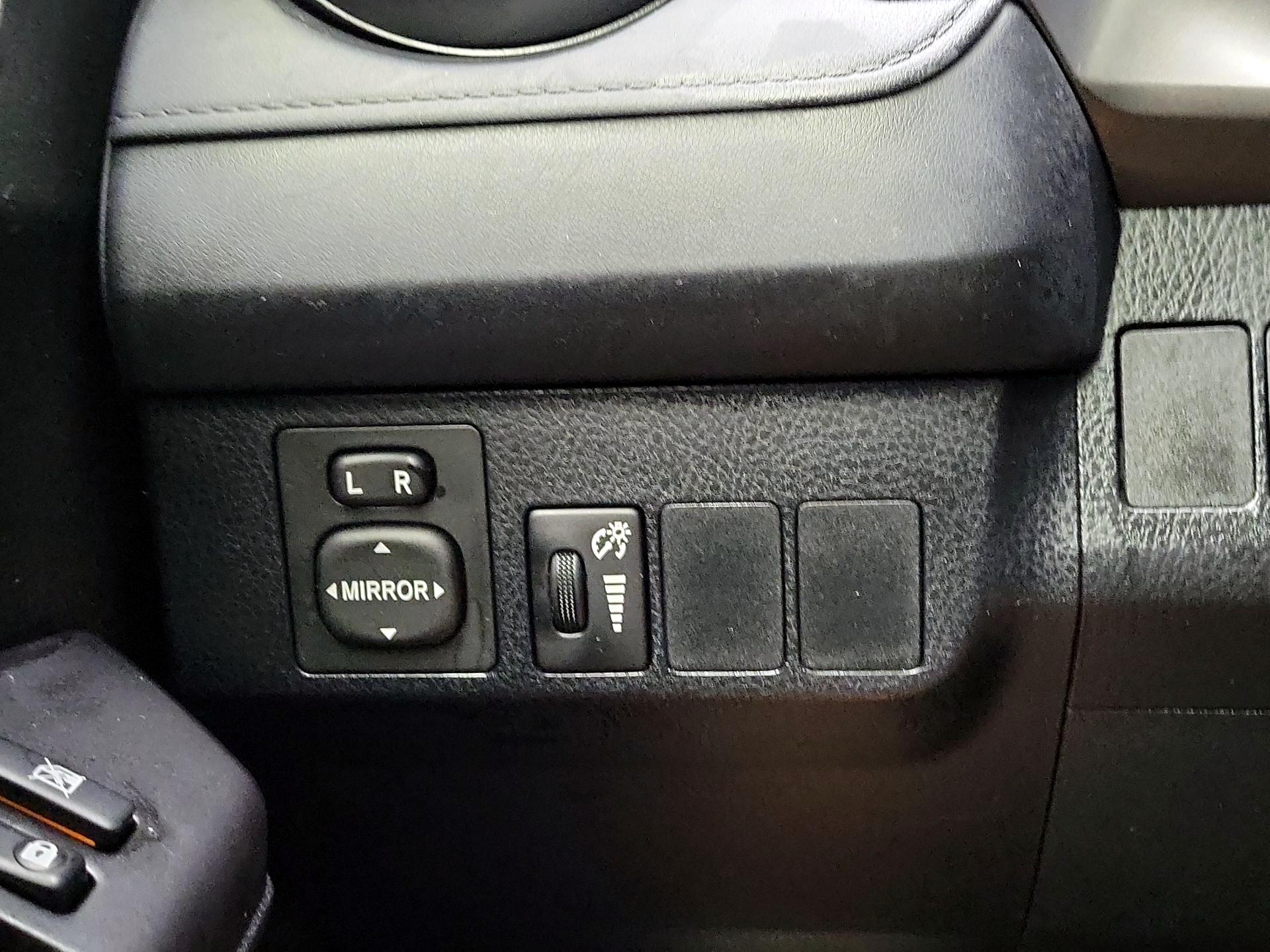 Thumbnail: 2016 Toyota RAV4 - 13