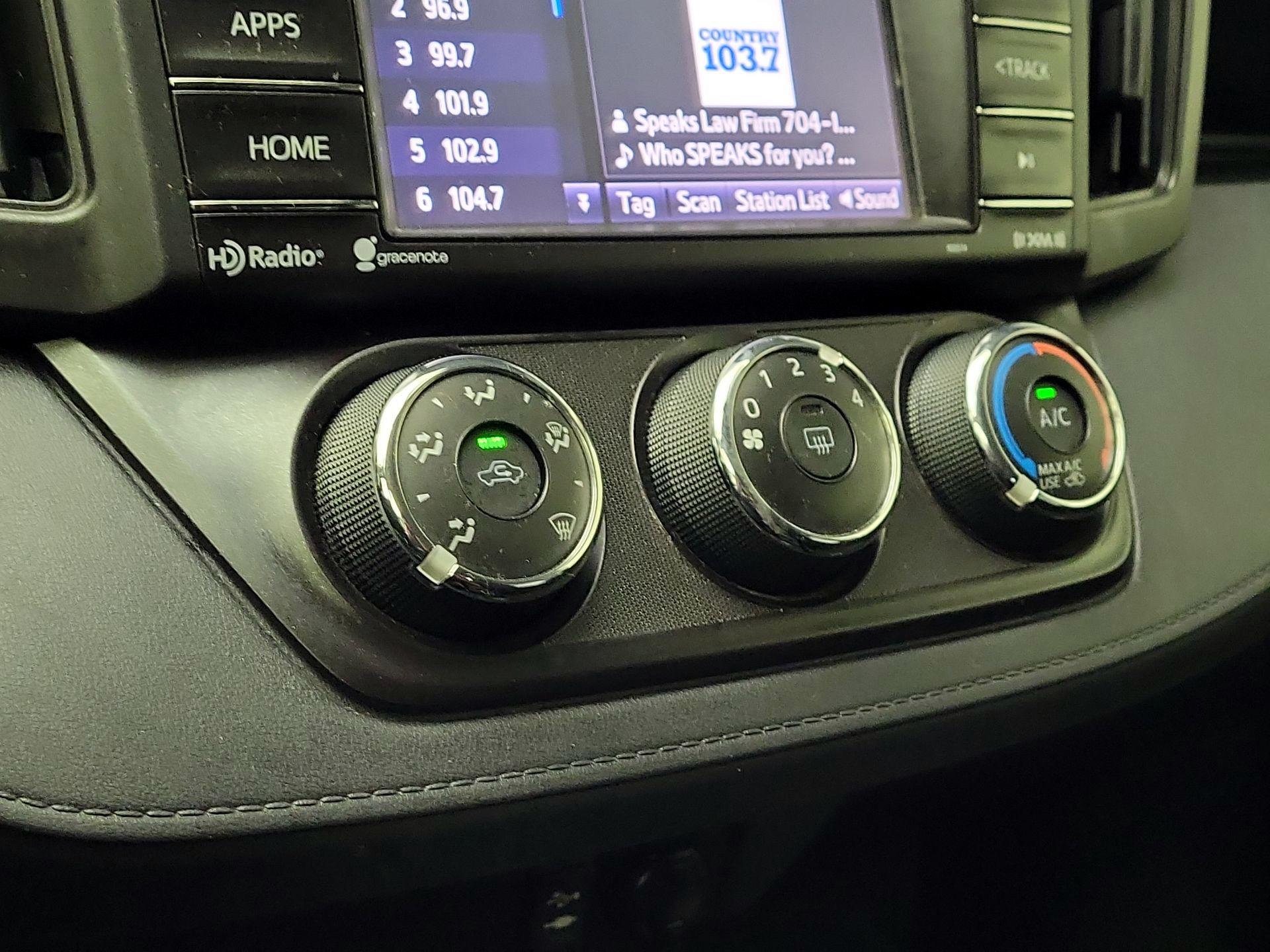 Thumbnail: 2016 Toyota RAV4 - 16
