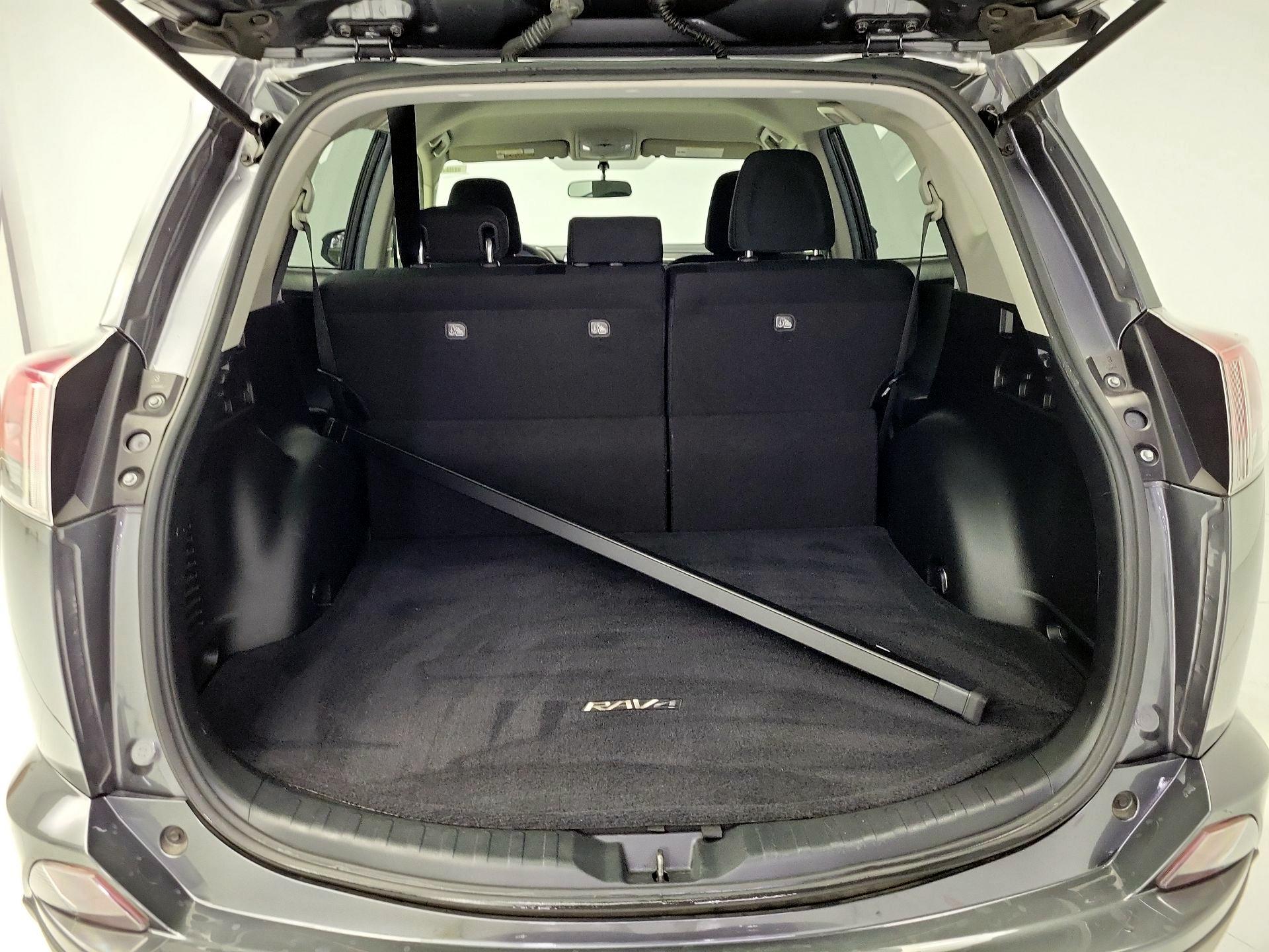 Thumbnail: 2016 Toyota RAV4 - 20
