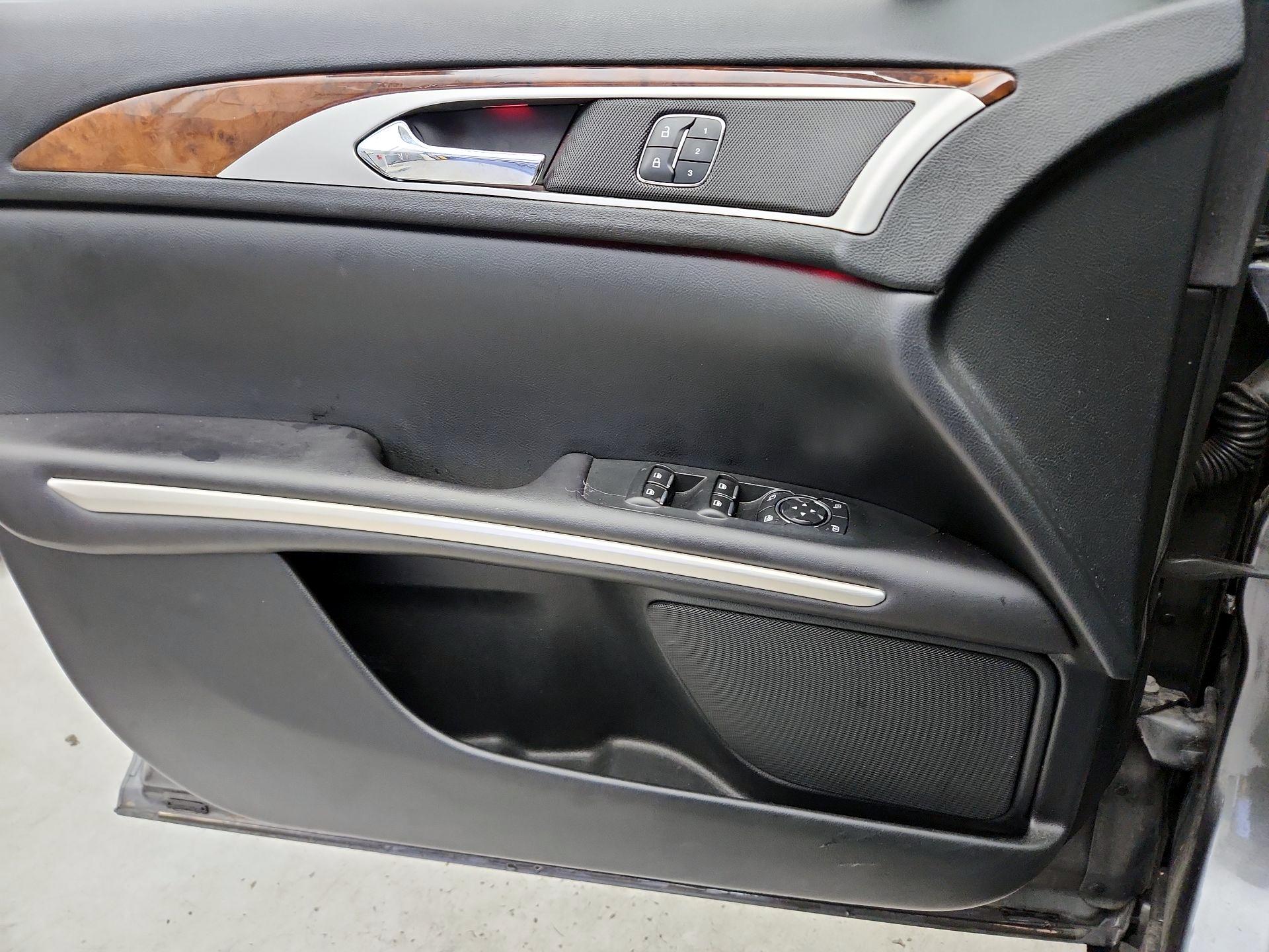Thumbnail: 2016 Lincoln MKZ - 12