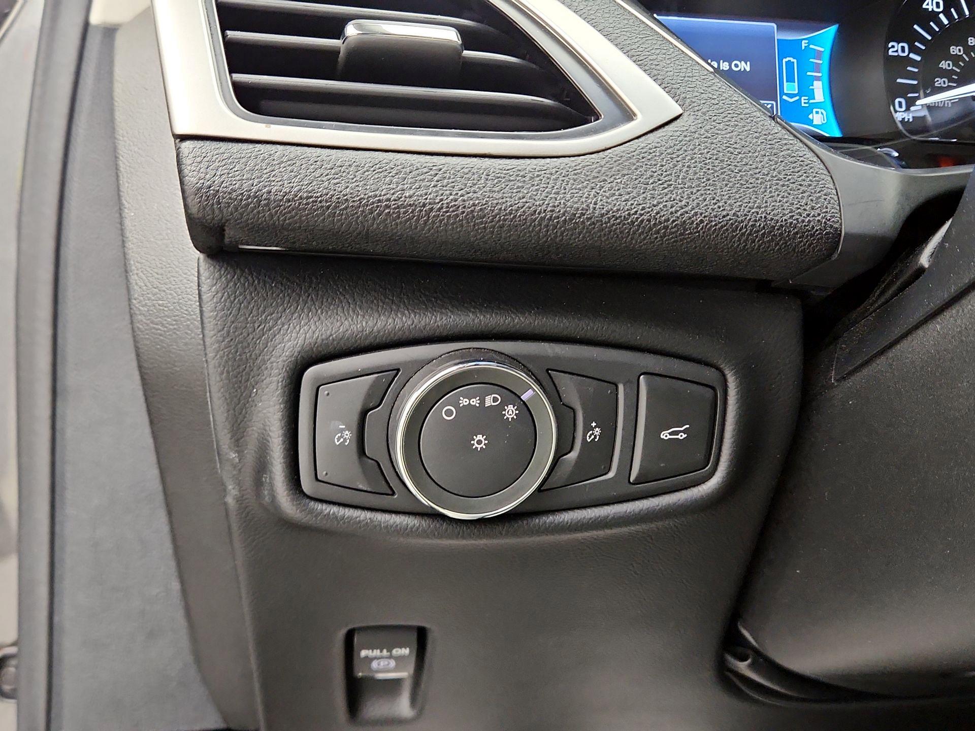 Thumbnail: 2016 Lincoln MKZ - 13