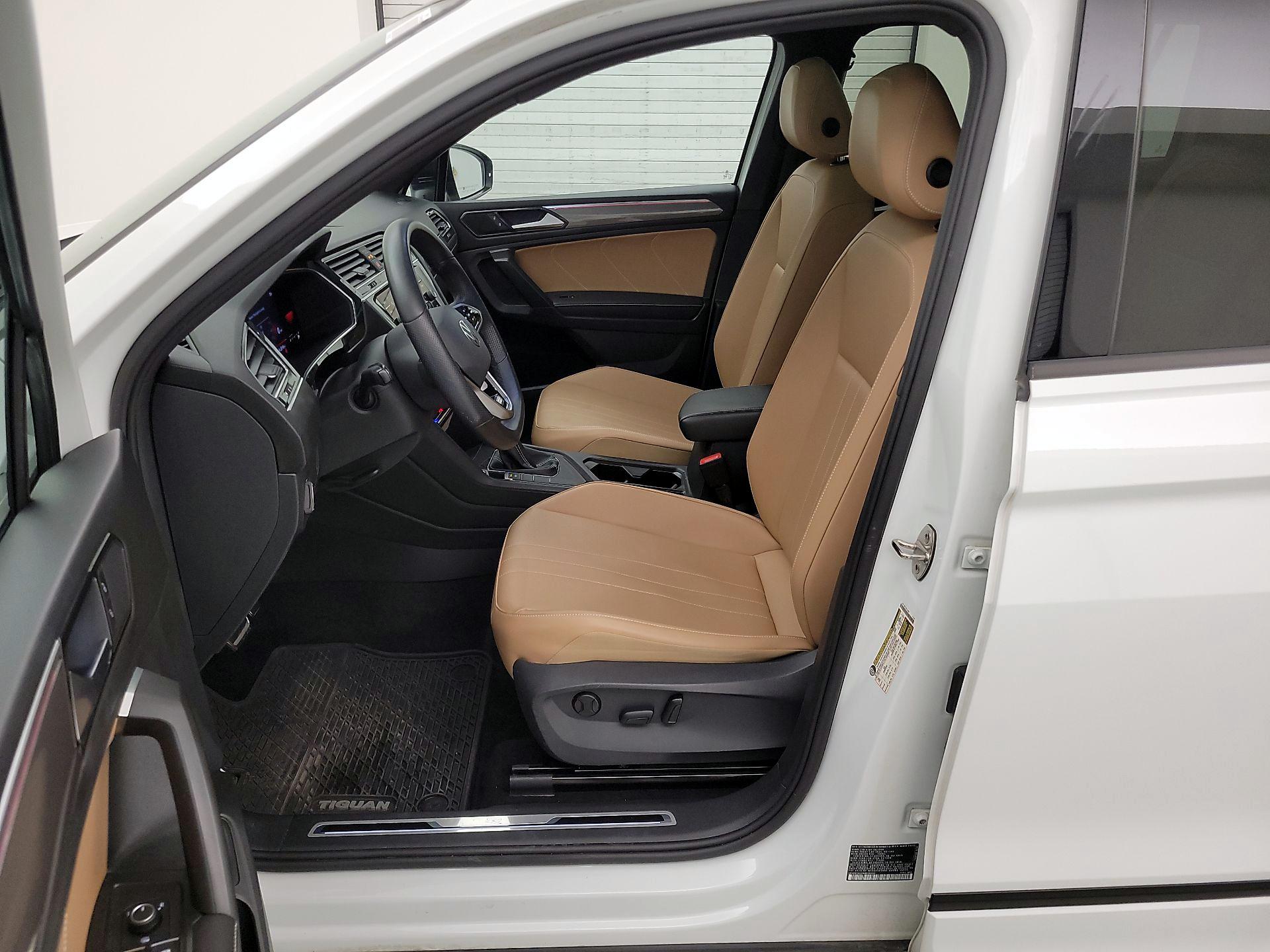 Thumbnail: 2022 Volkswagen Tiguan - 11
