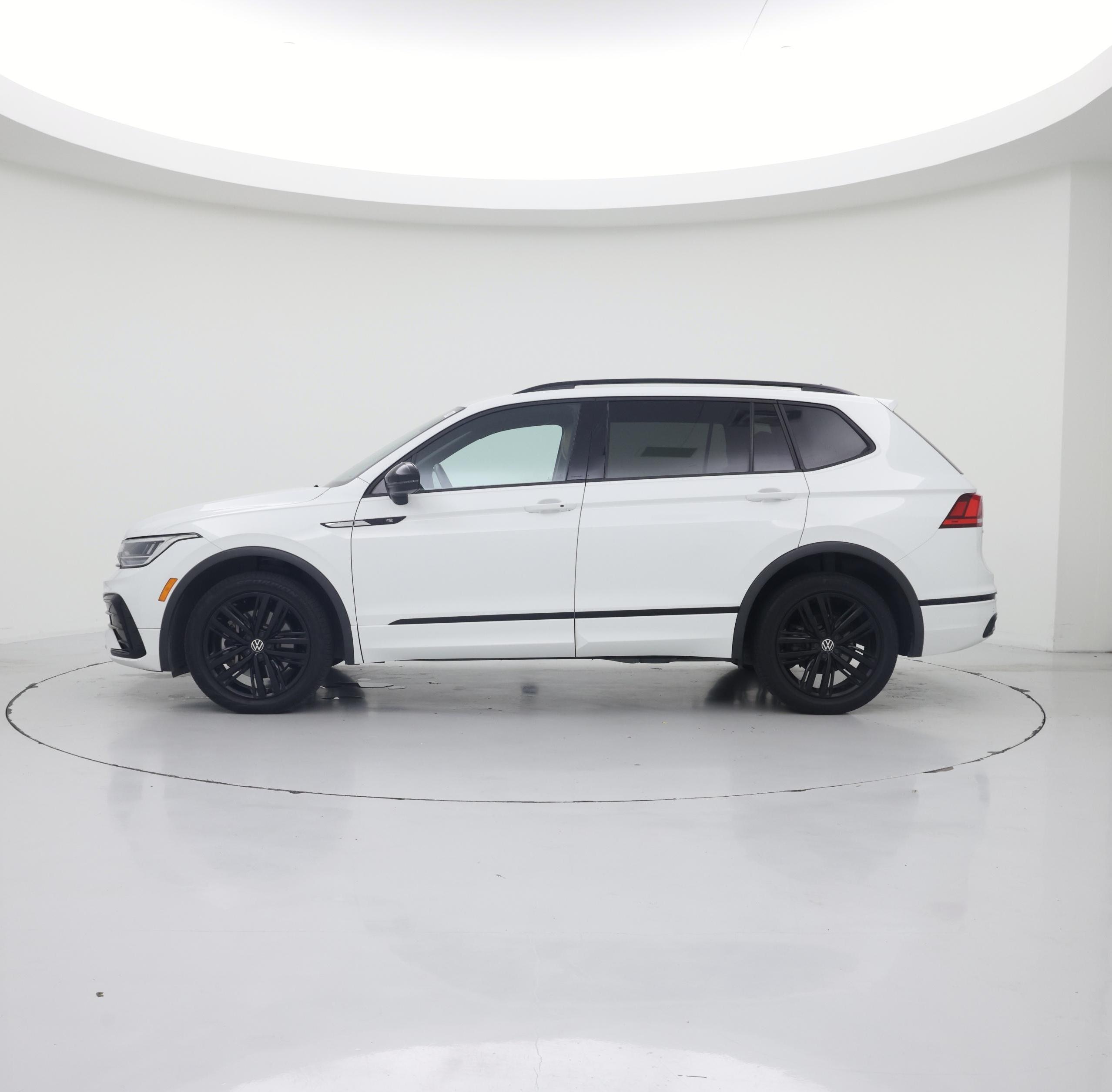 Thumbnail: 2022 Volkswagen Tiguan - 3