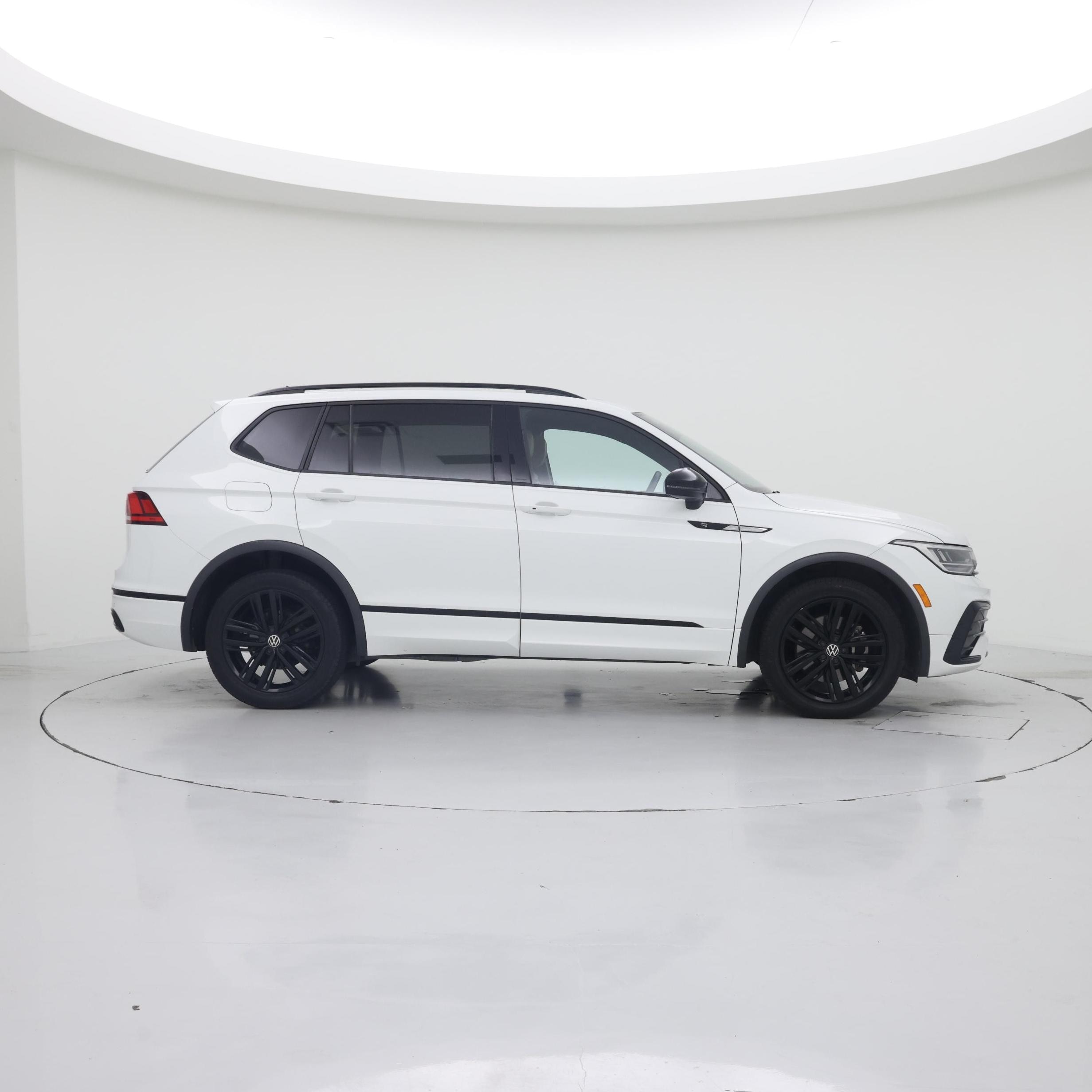 Thumbnail: 2022 Volkswagen Tiguan - 7