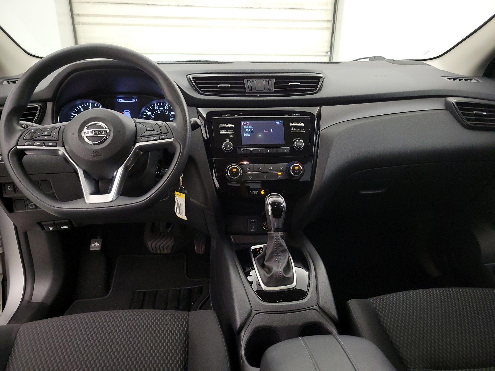 Thumbnail: 2017 Nissan Rogue Sport - 9