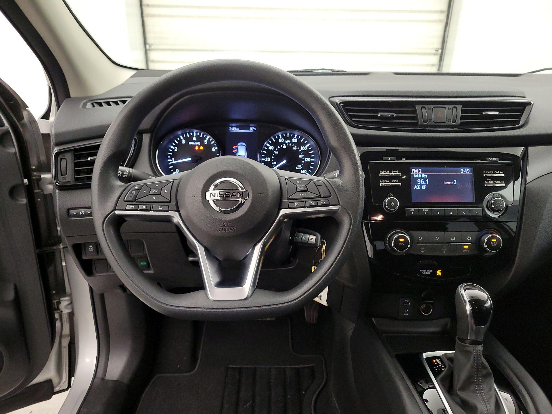 Thumbnail: 2017 Nissan Rogue Sport - 10