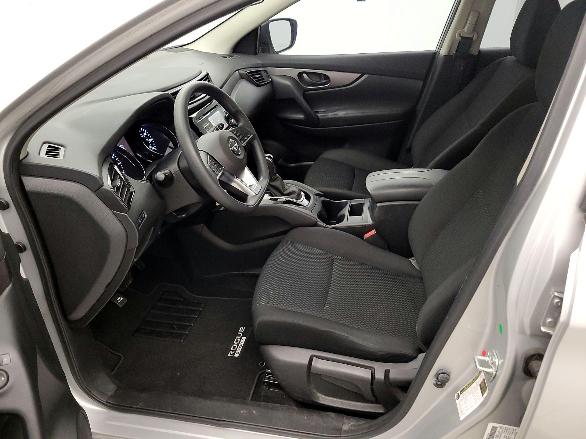 Thumbnail: 2017 Nissan Rogue Sport - 11