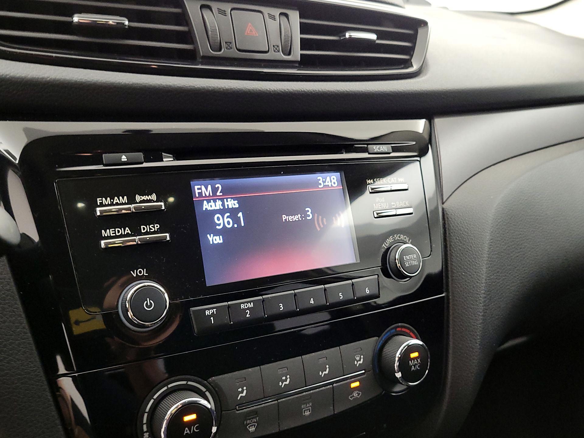 Thumbnail: 2017 Nissan Rogue Sport - 15