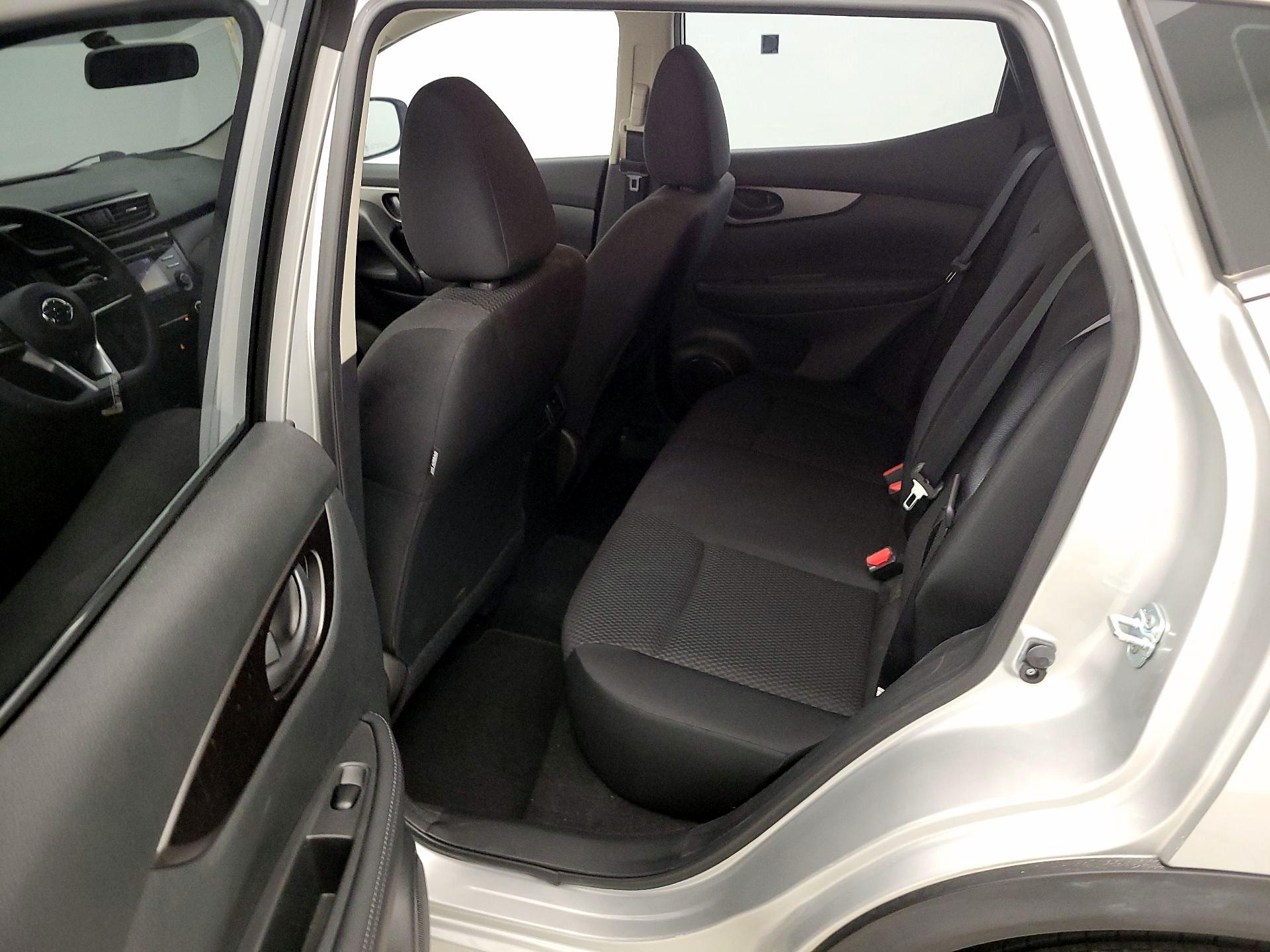 Thumbnail: 2017 Nissan Rogue Sport - 19