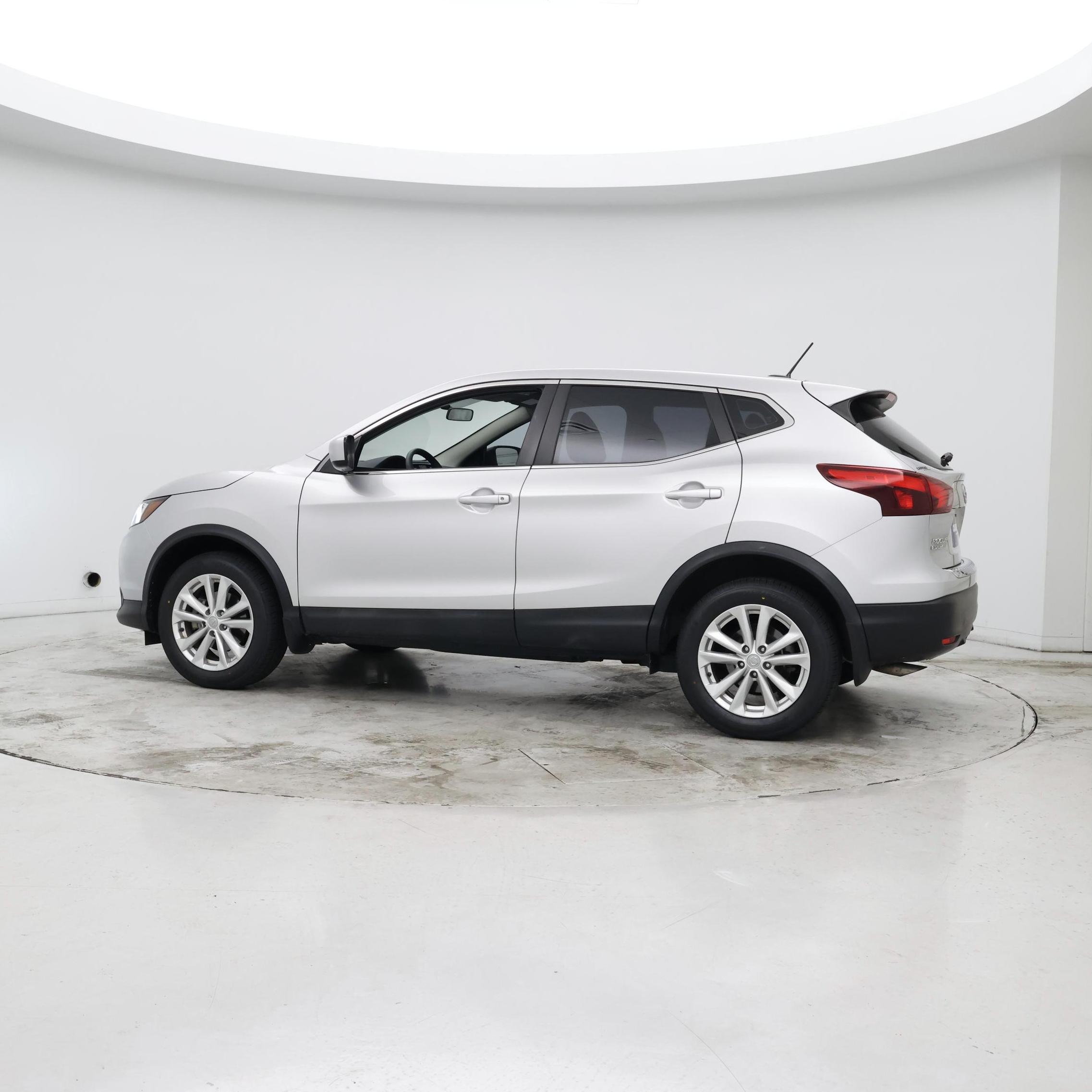 Thumbnail: 2017 Nissan Rogue Sport - 3