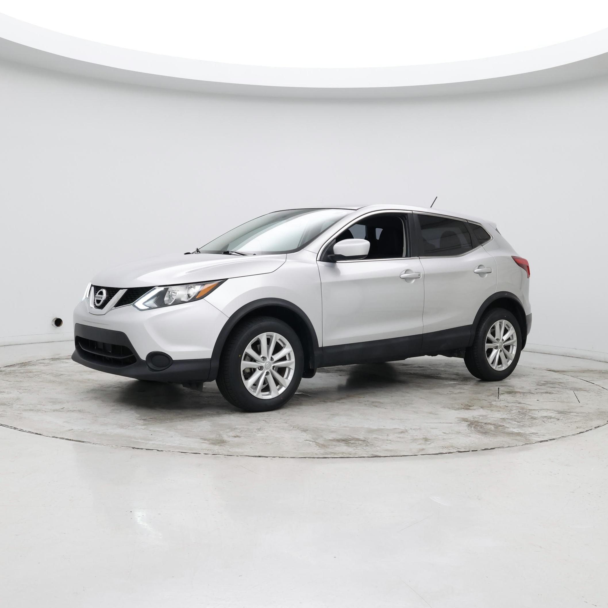 Thumbnail: 2017 Nissan Rogue Sport - 5