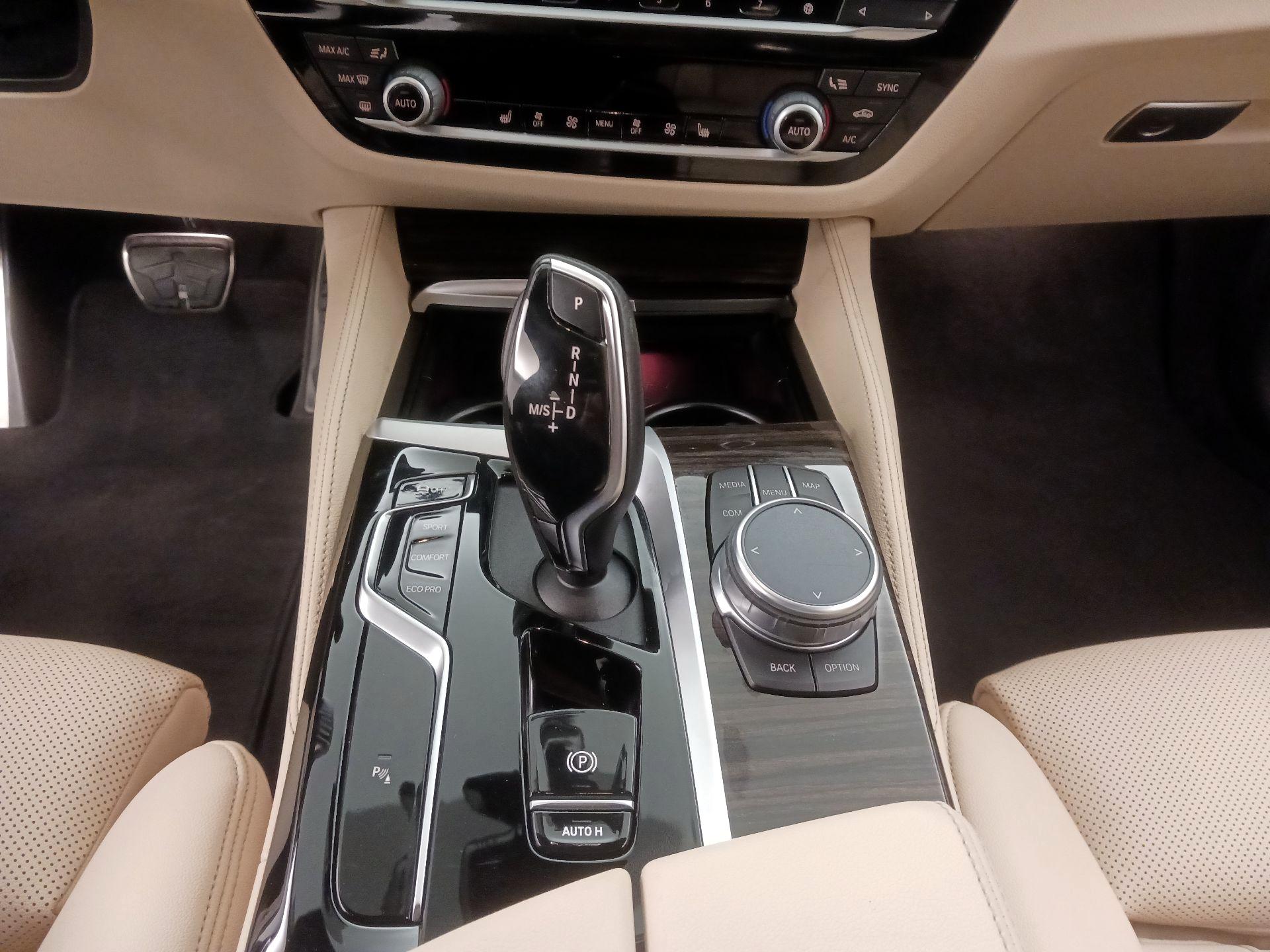 Thumbnail: 2022 BMW 5 Series - 18