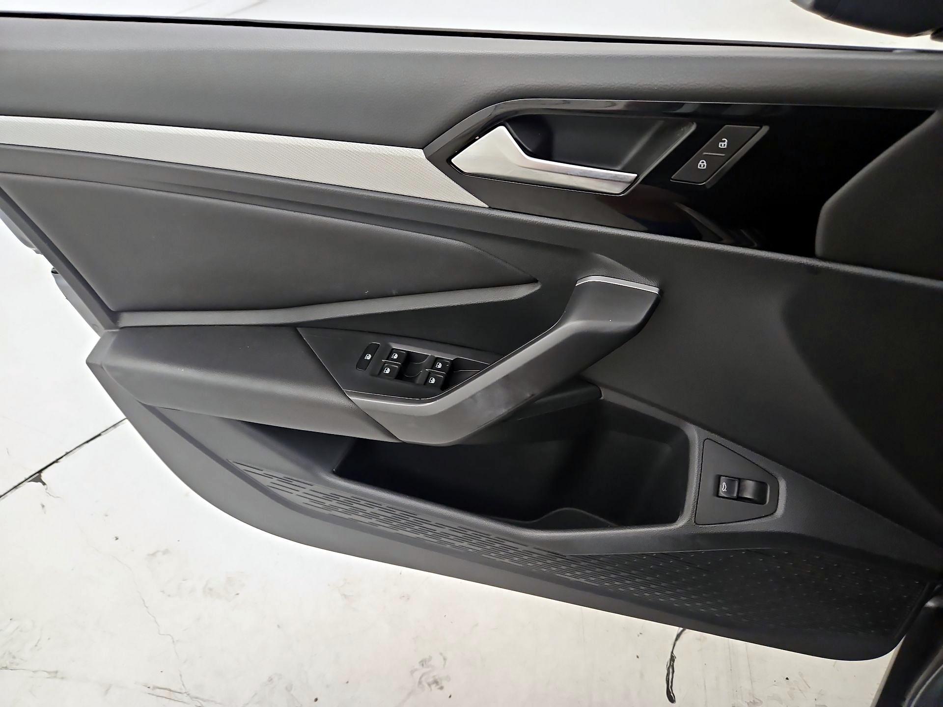 Thumbnail: 2019 Volkswagen Jetta - 12