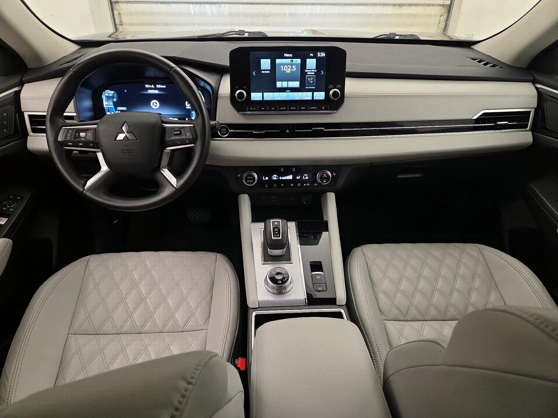 Thumbnail: 2024 Mitsubishi Outlander - 9