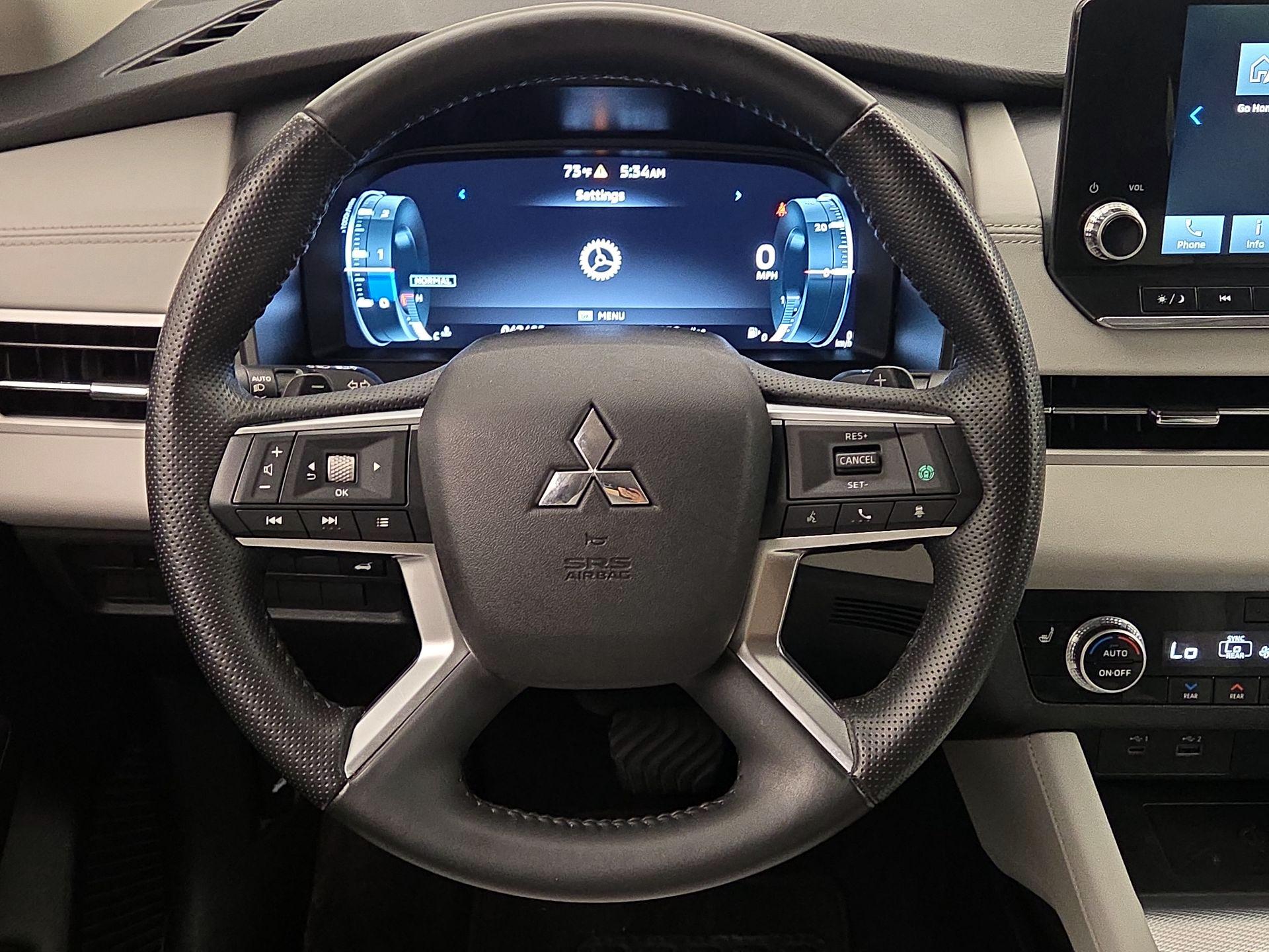 Thumbnail: 2024 Mitsubishi Outlander - 10
