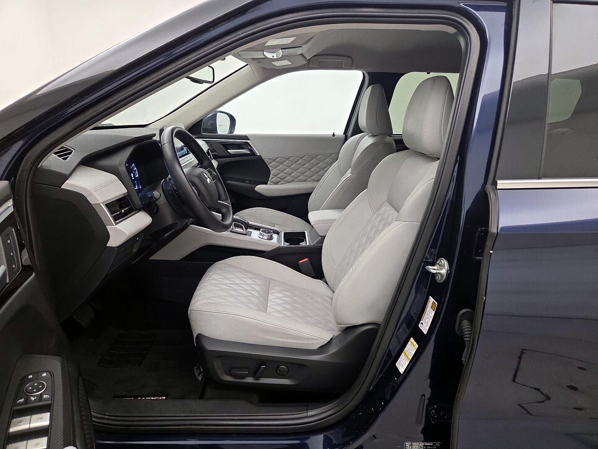 Thumbnail: 2024 Mitsubishi Outlander - 11