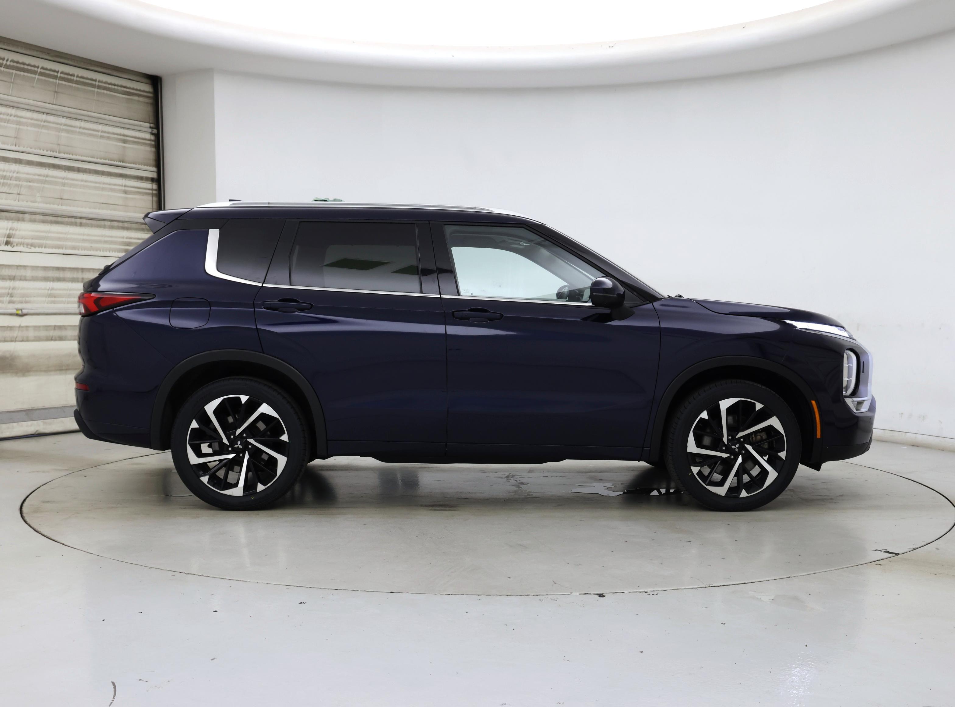 Thumbnail: 2024 Mitsubishi Outlander - 7