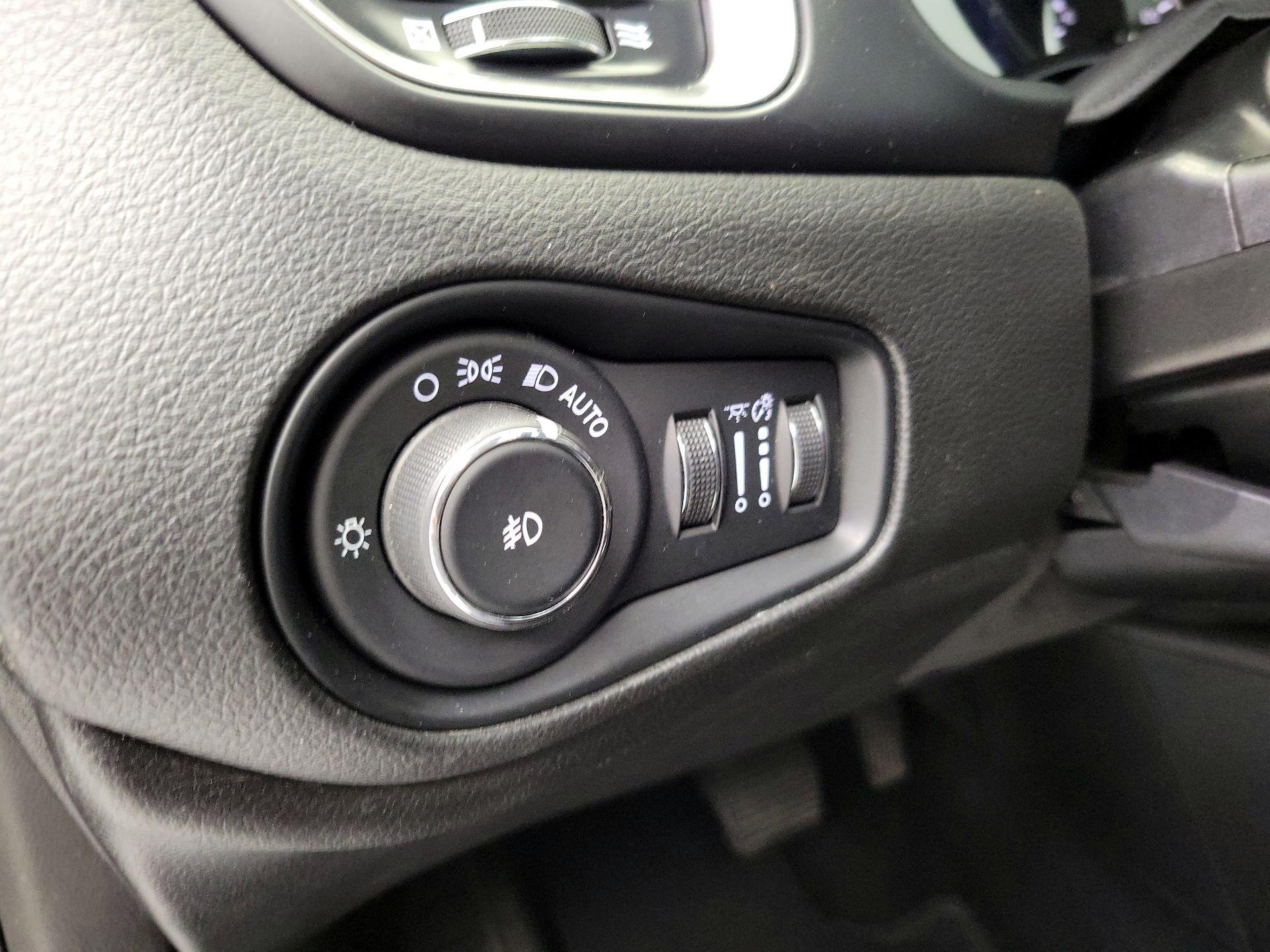 Thumbnail: 2018 Jeep Renegade - 13