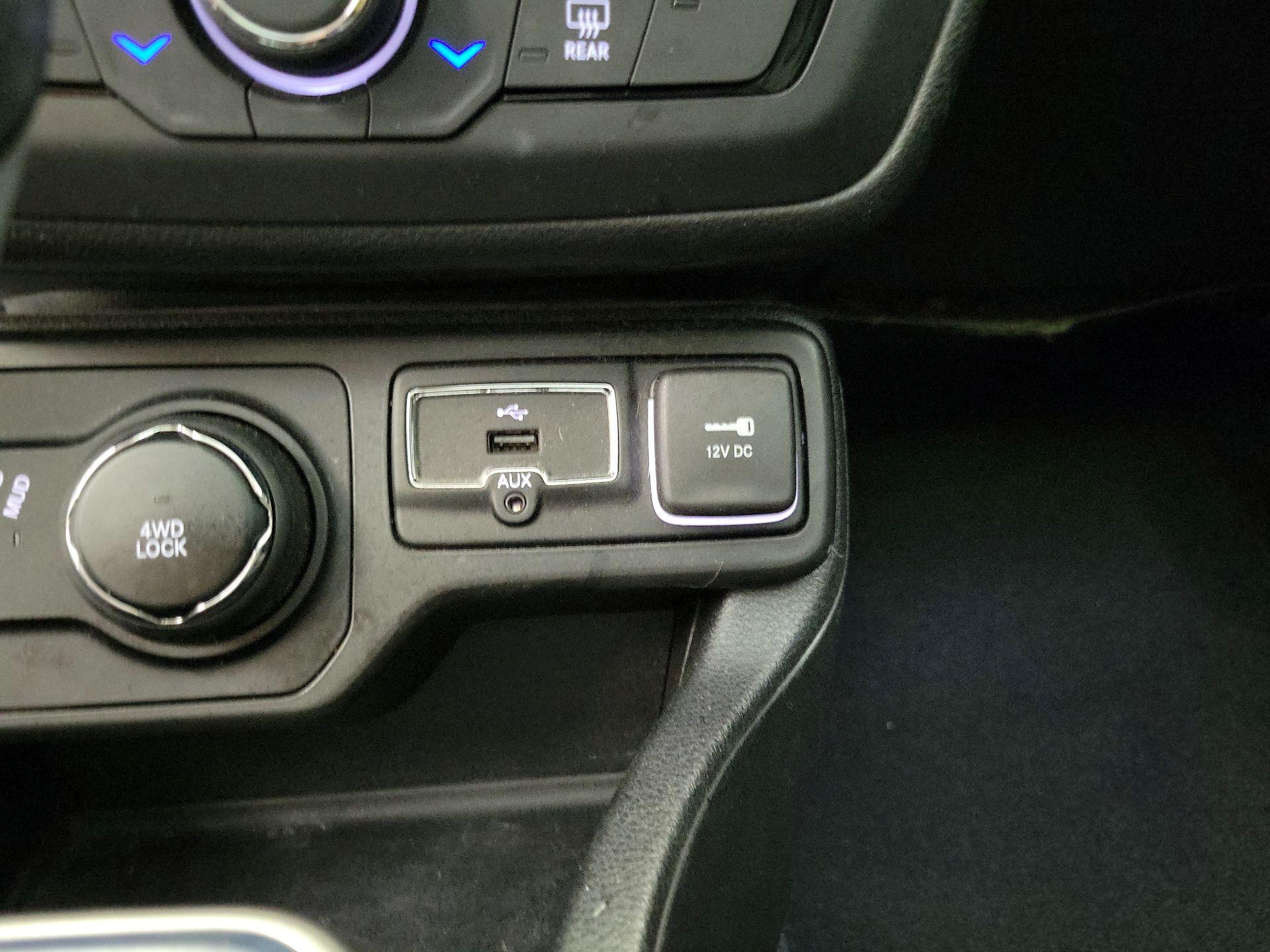 Thumbnail: 2018 Jeep Renegade - 19