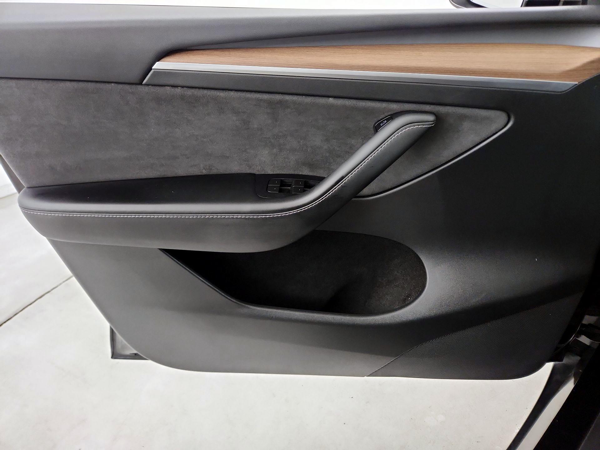 Thumbnail: 2023 Tesla Model Y - 10