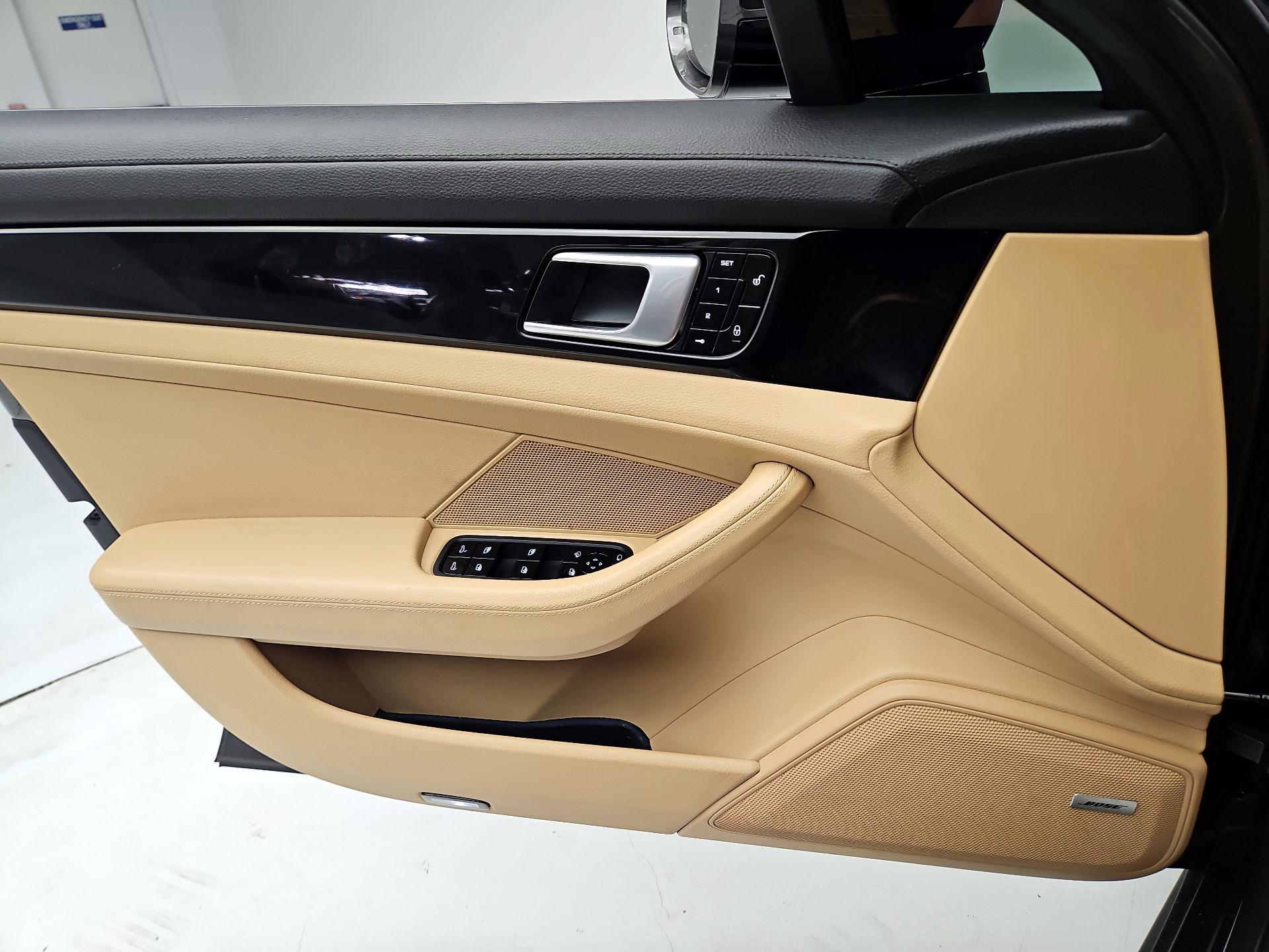Thumbnail: 2018 Porsche Panamera - 12