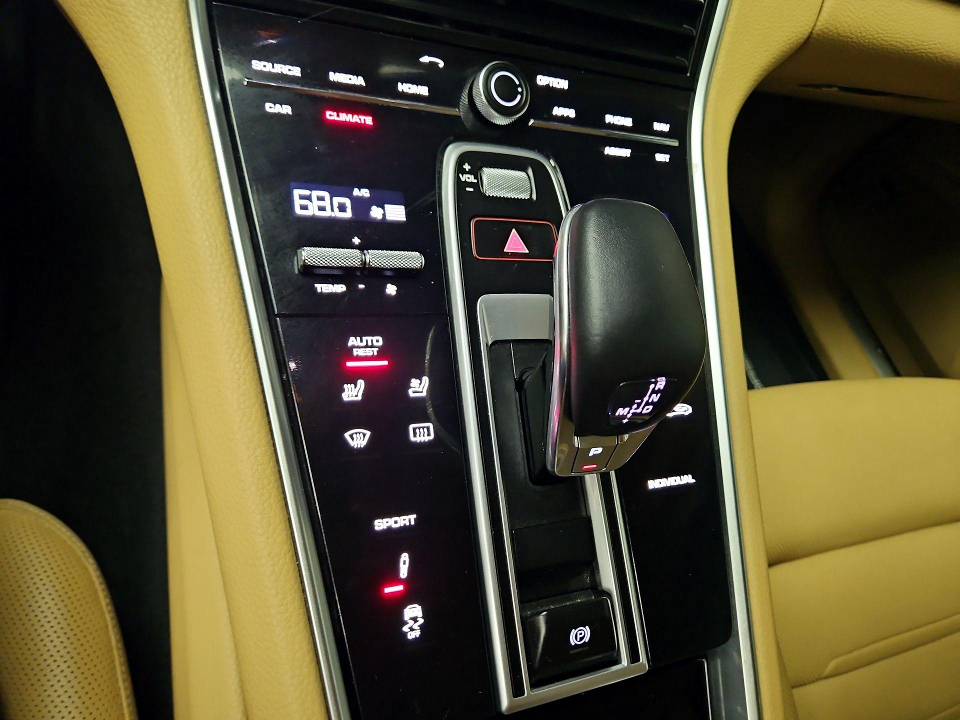 Thumbnail: 2018 Porsche Panamera - 18