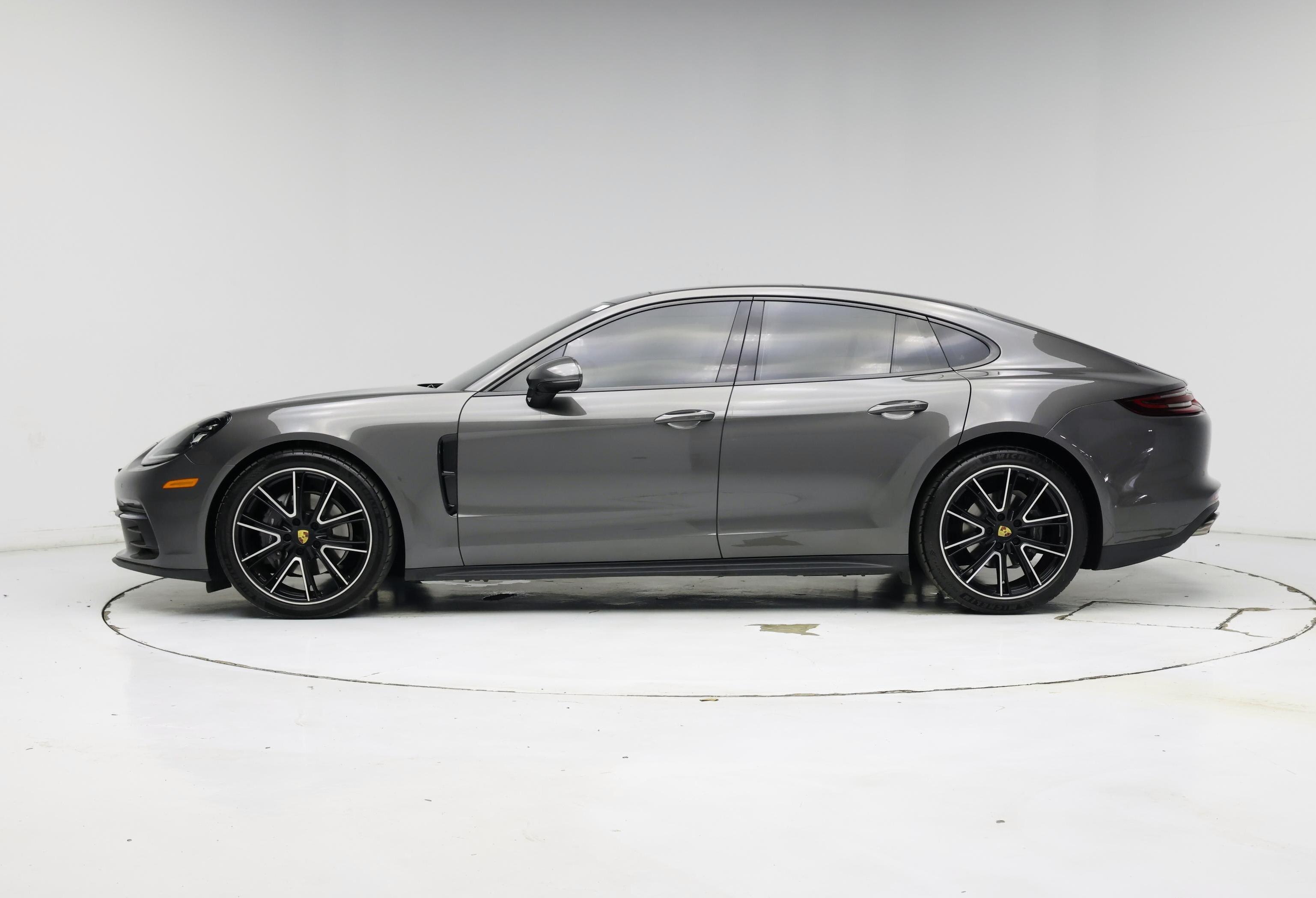 Thumbnail: 2018 Porsche Panamera - 3