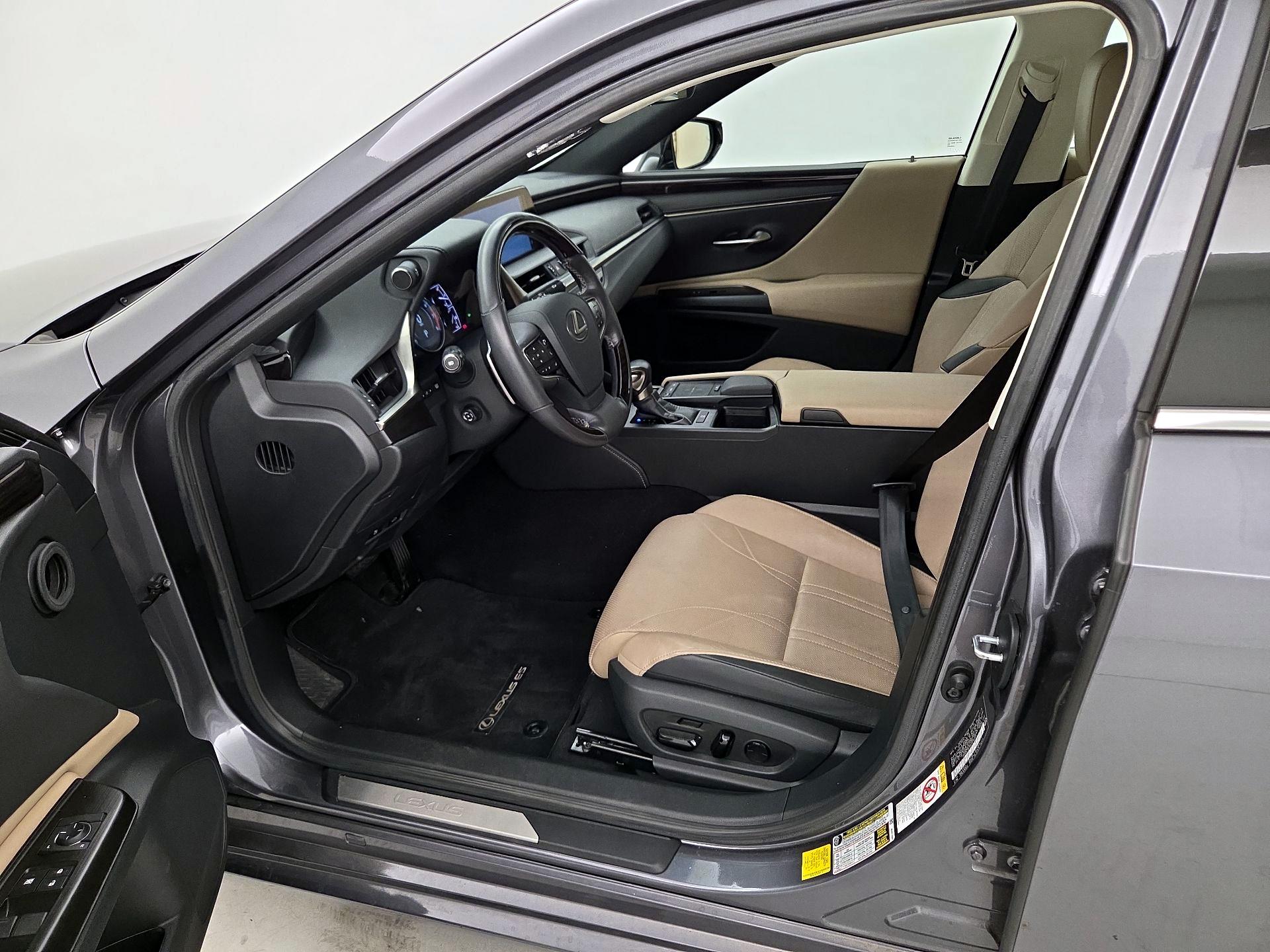 Thumbnail: 2019 Lexus ES - 11